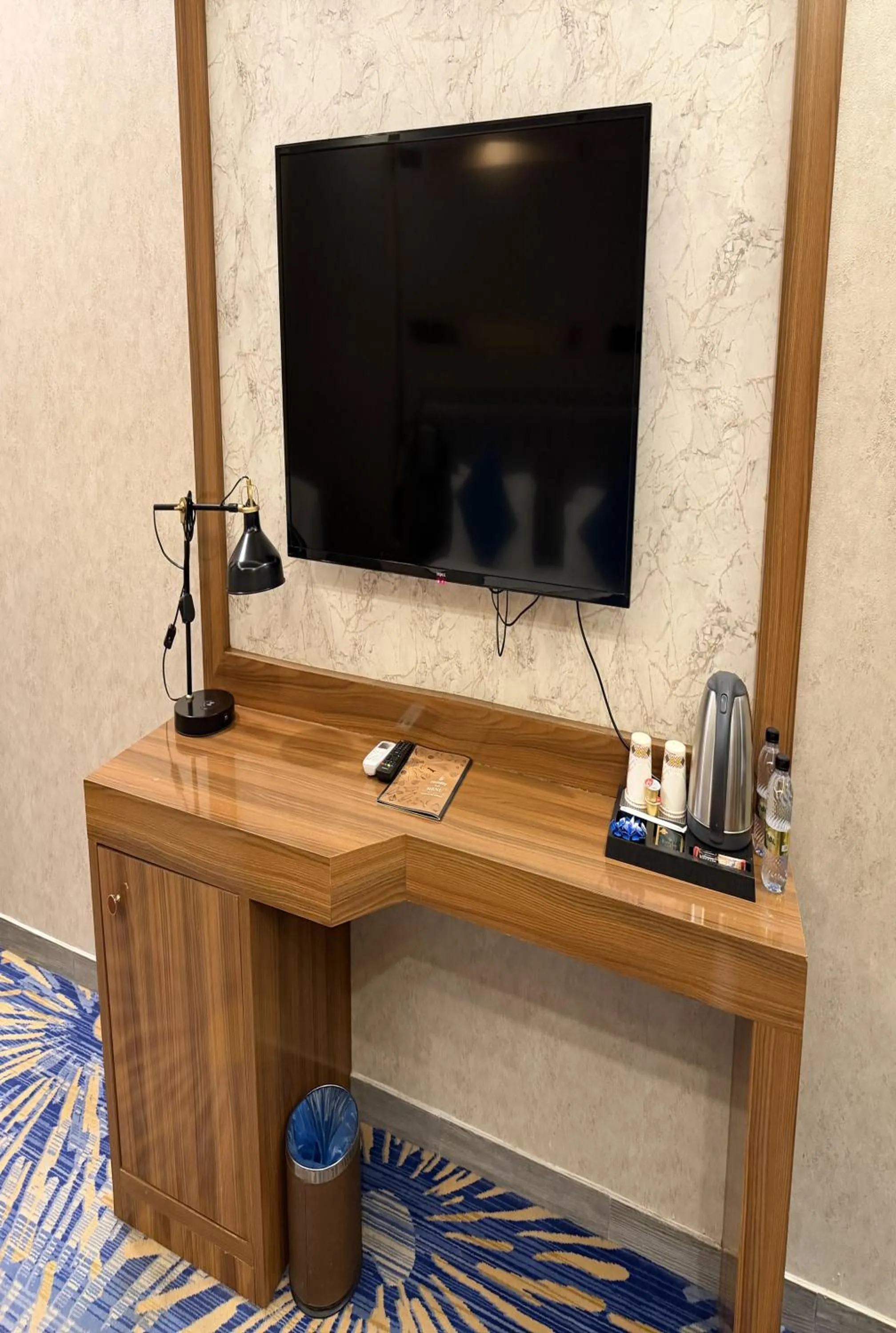 TV and multimedia in Holiday Al Khaleej Hotel