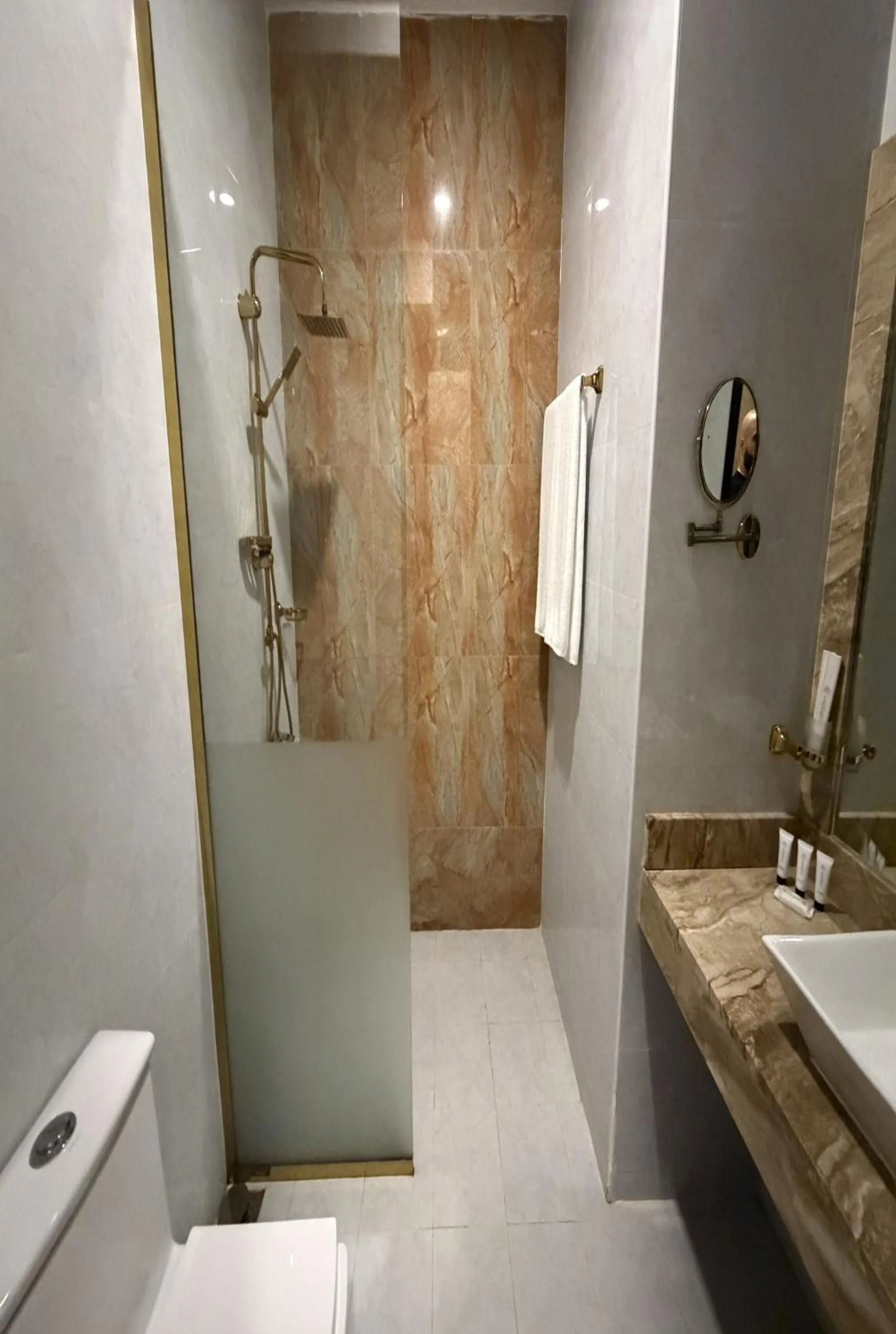 Bathroom in Holiday Al Khaleej Hotel