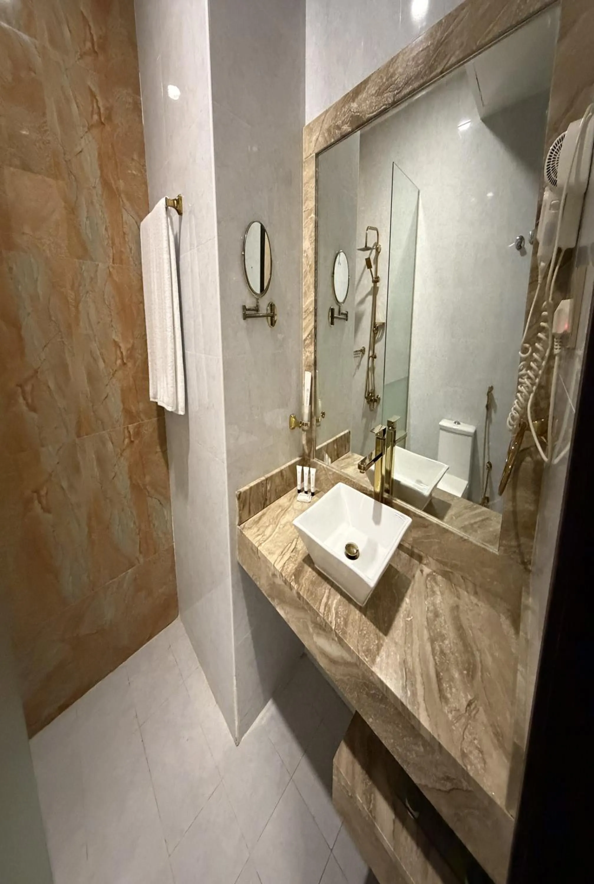 Bathroom in Holiday Al Khaleej Hotel