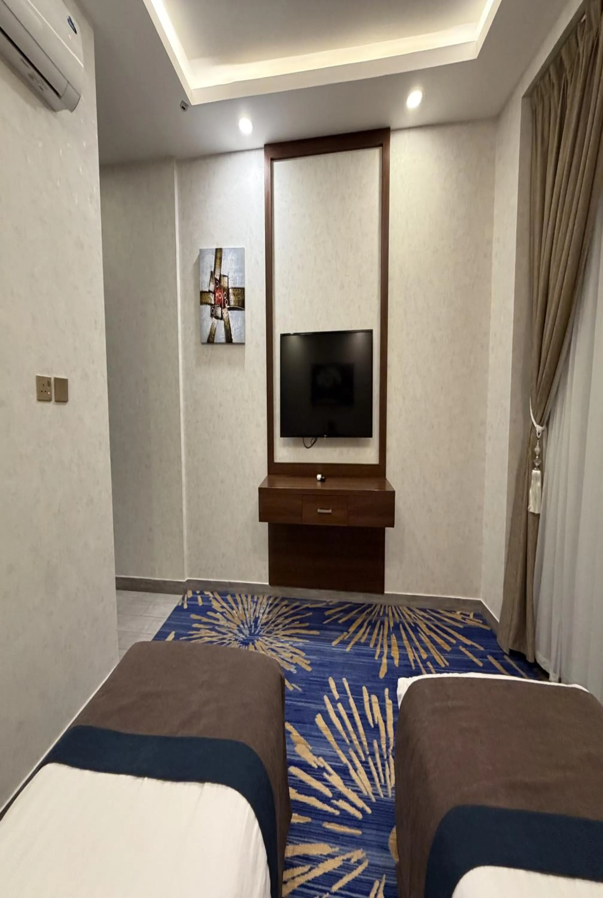 TV and multimedia, Bed in Holiday Al Khaleej Hotel