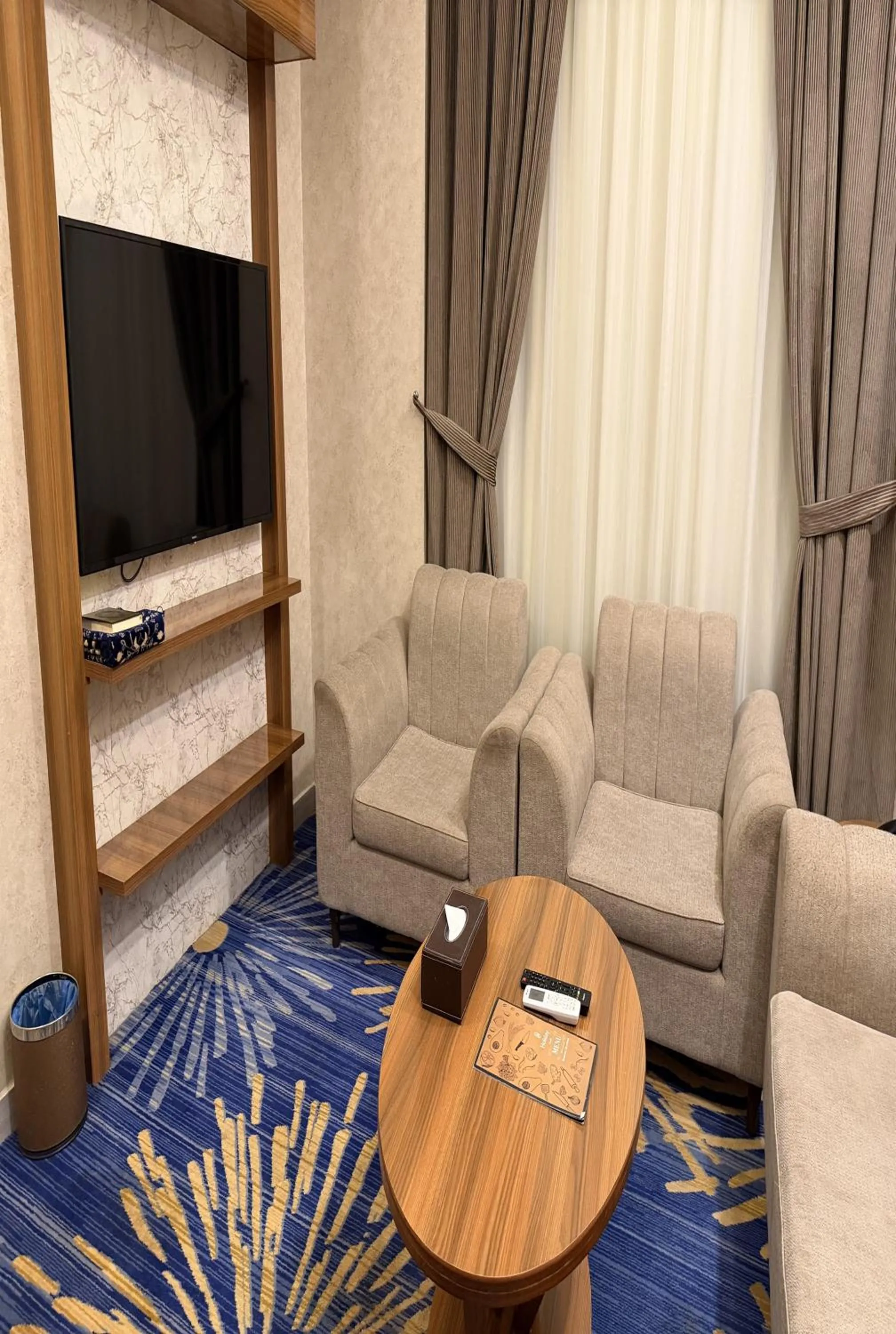 TV and multimedia in Holiday Al Khaleej Hotel