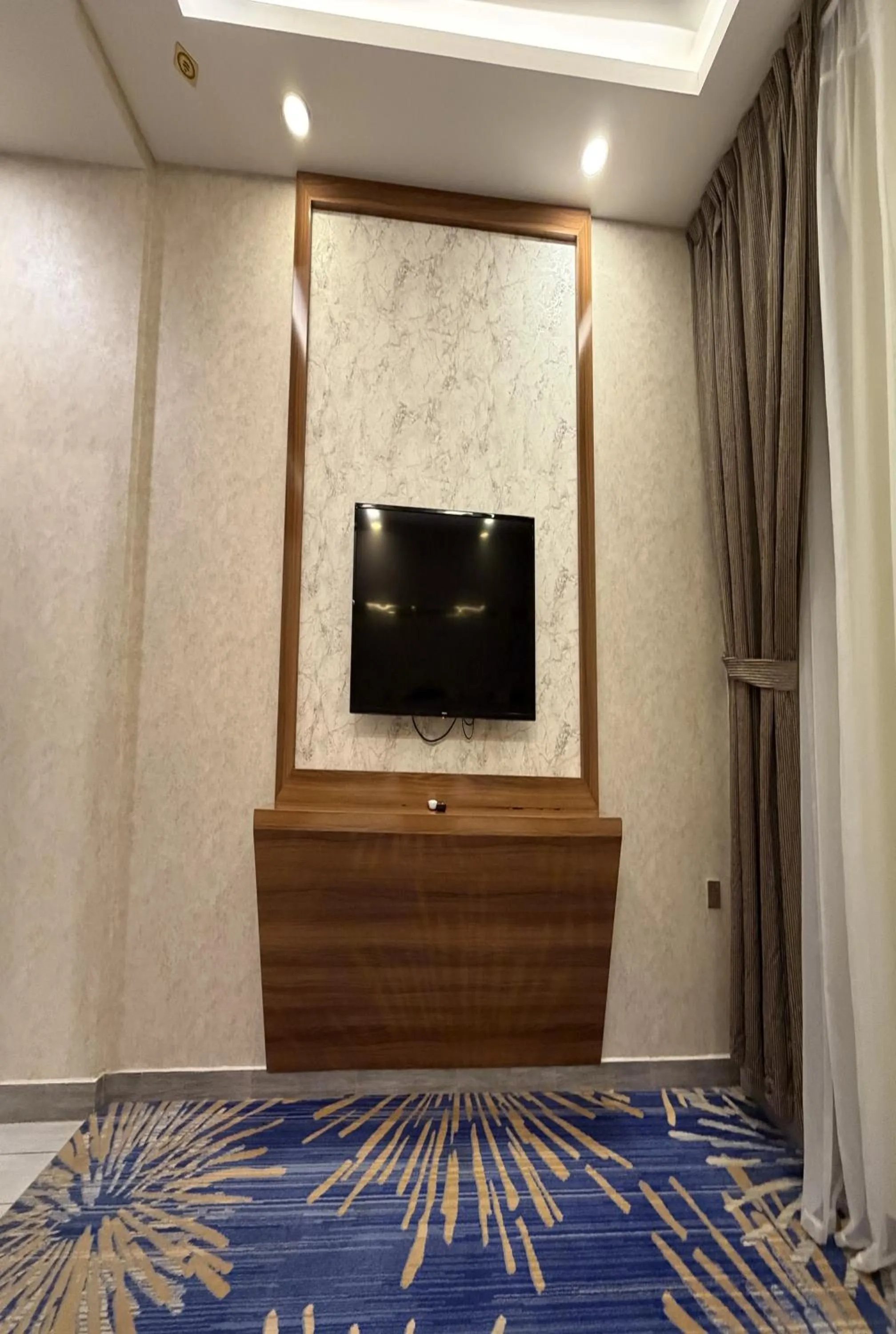 TV and multimedia in Holiday Al Khaleej Hotel