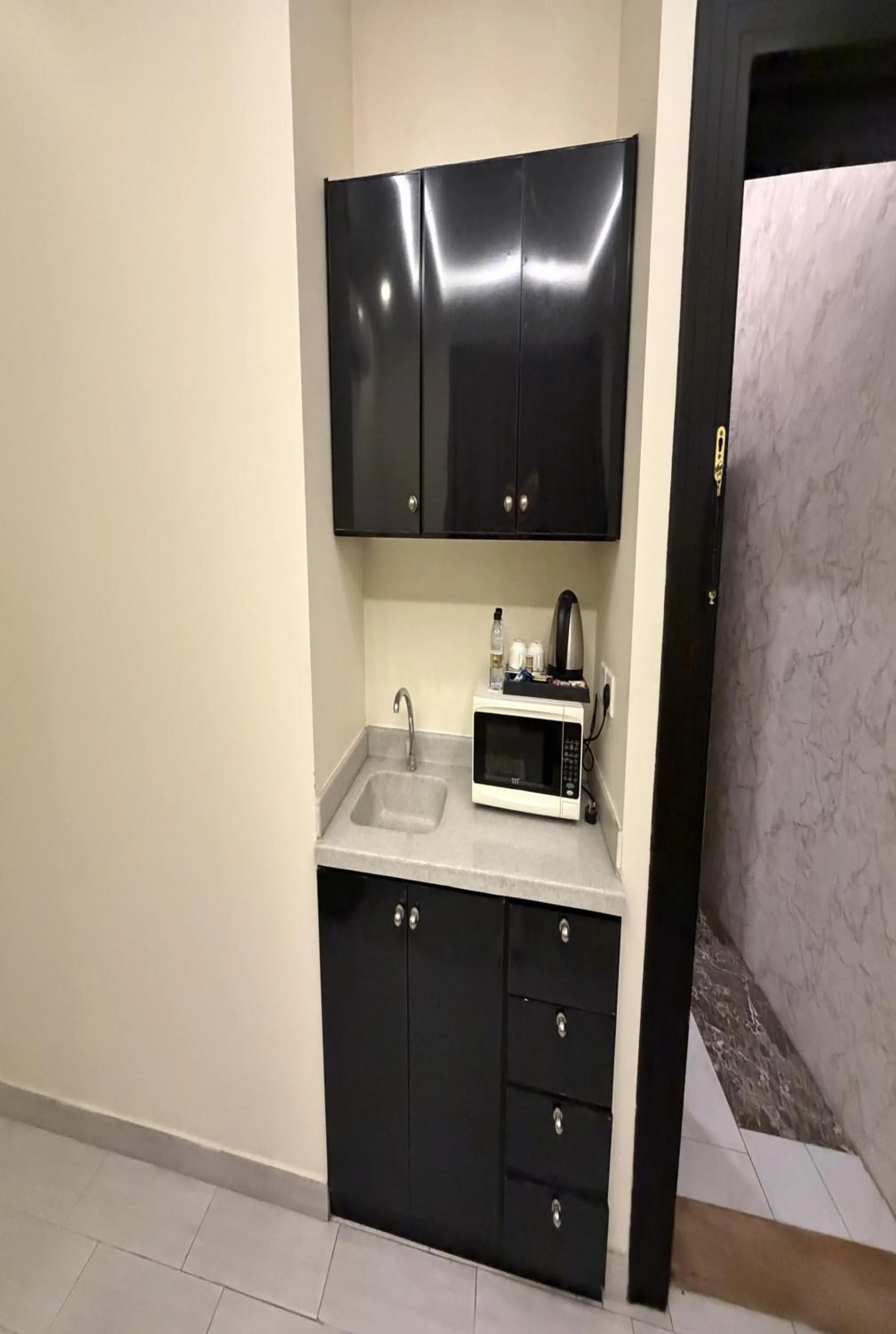 TV and multimedia in Holiday Al Khaleej Hotel