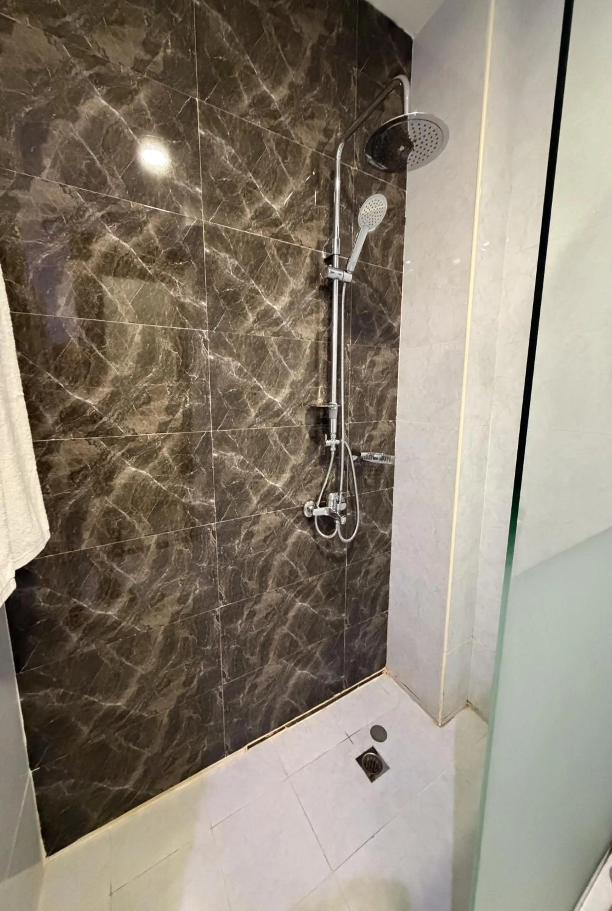 Bathroom in Holiday Al Khaleej Hotel