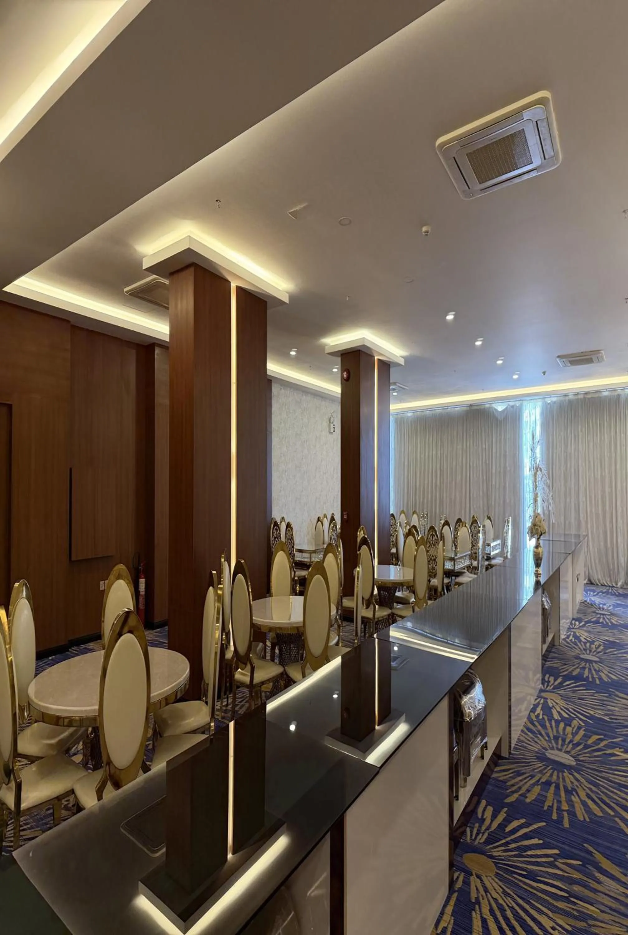 Restaurant/places to eat in Holiday Al Khaleej Hotel