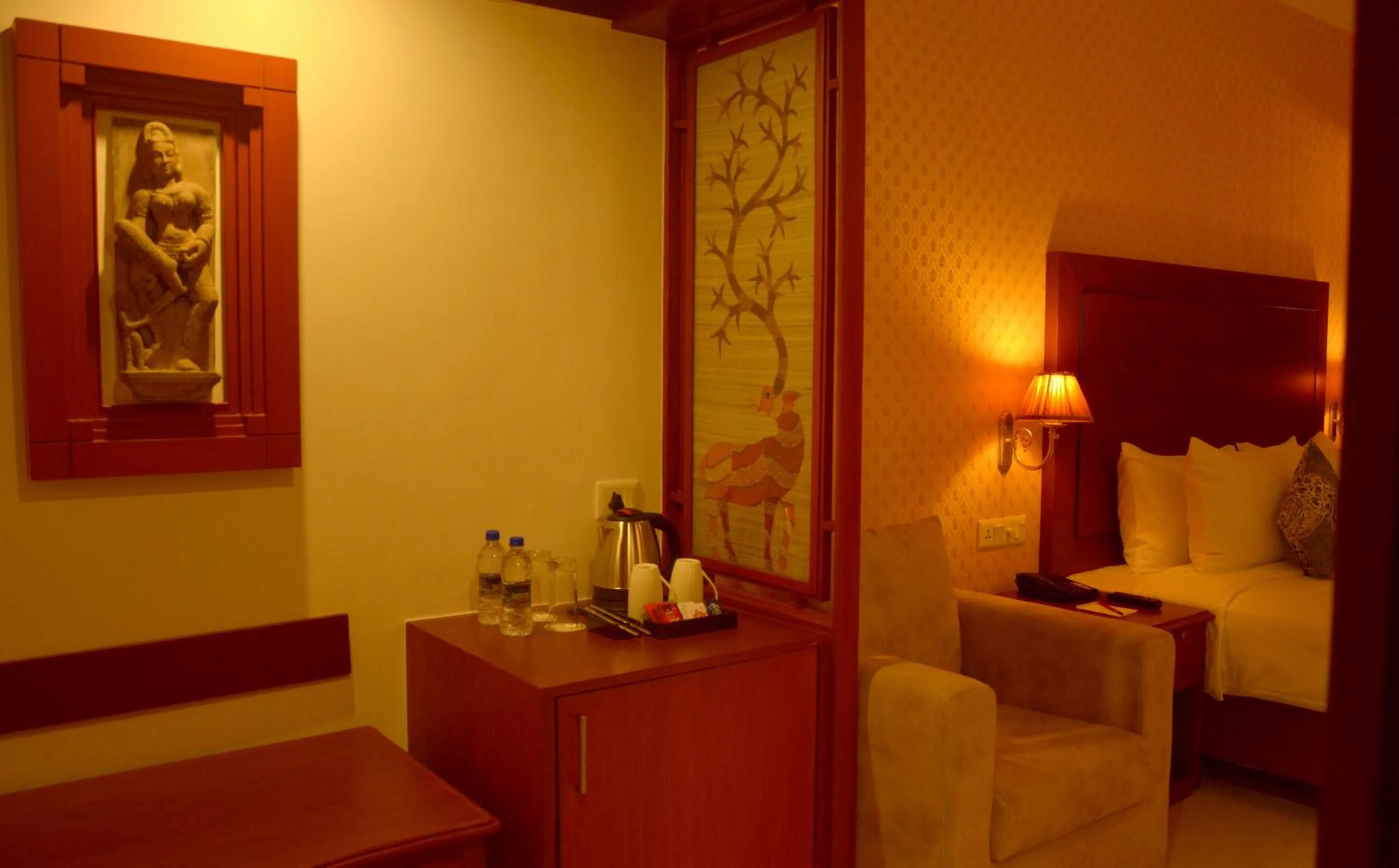 Coffee/tea facilities, Bed in Hotel Chandela Khajuraho