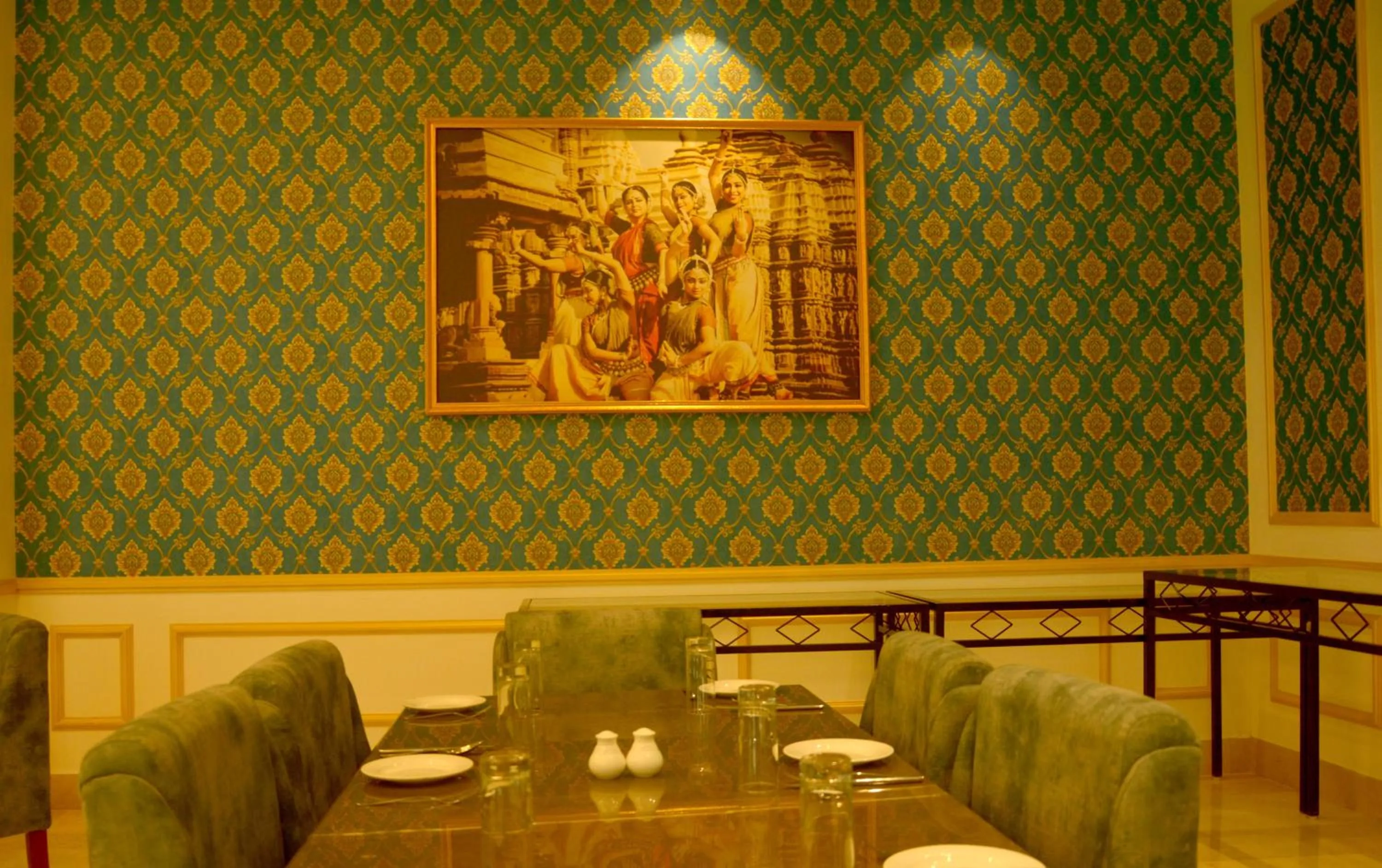 Food and drinks in Hotel Chandela Khajuraho