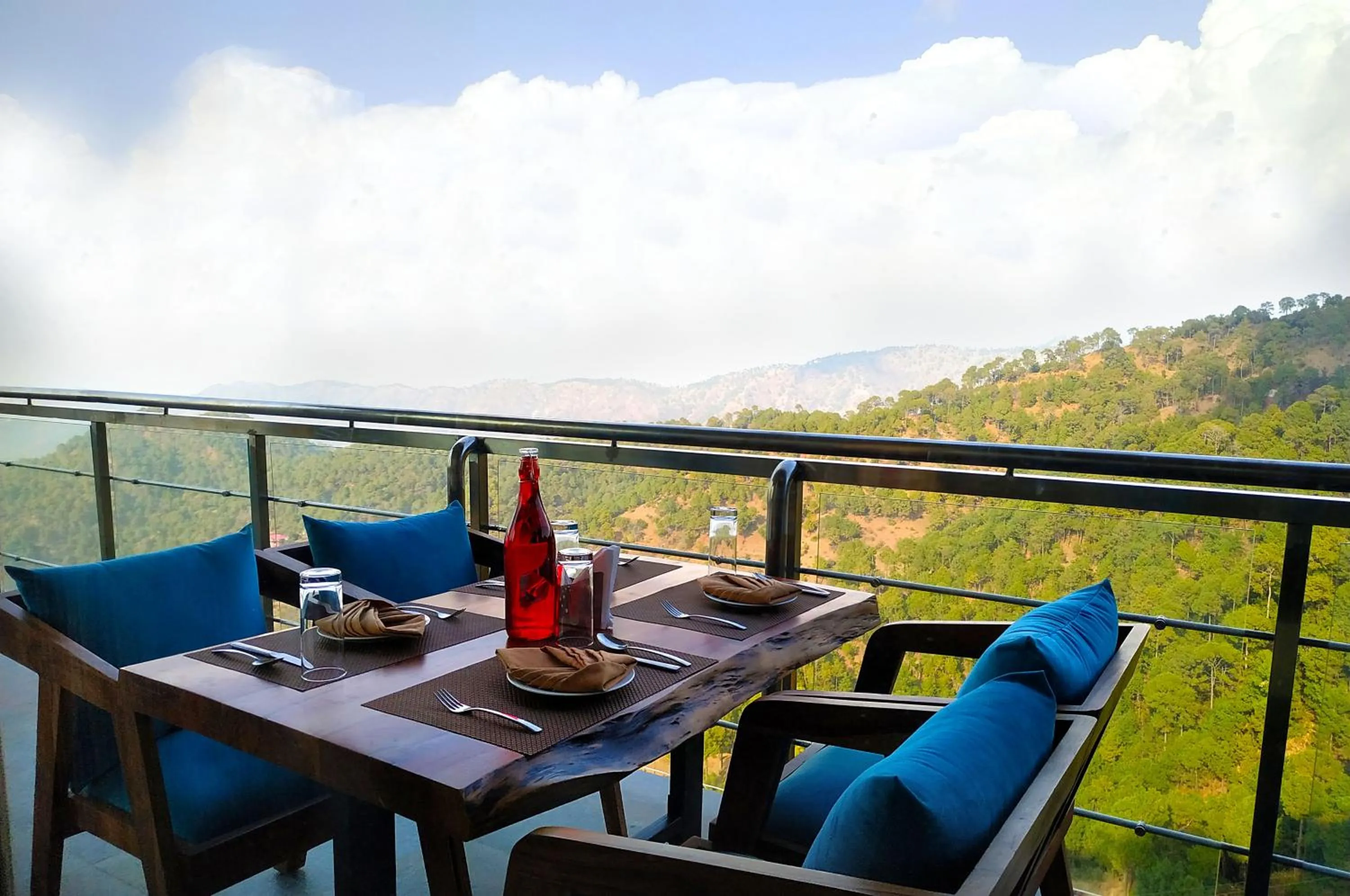 Restaurant/places to eat in Lemon Tree Hotel, Kasauli