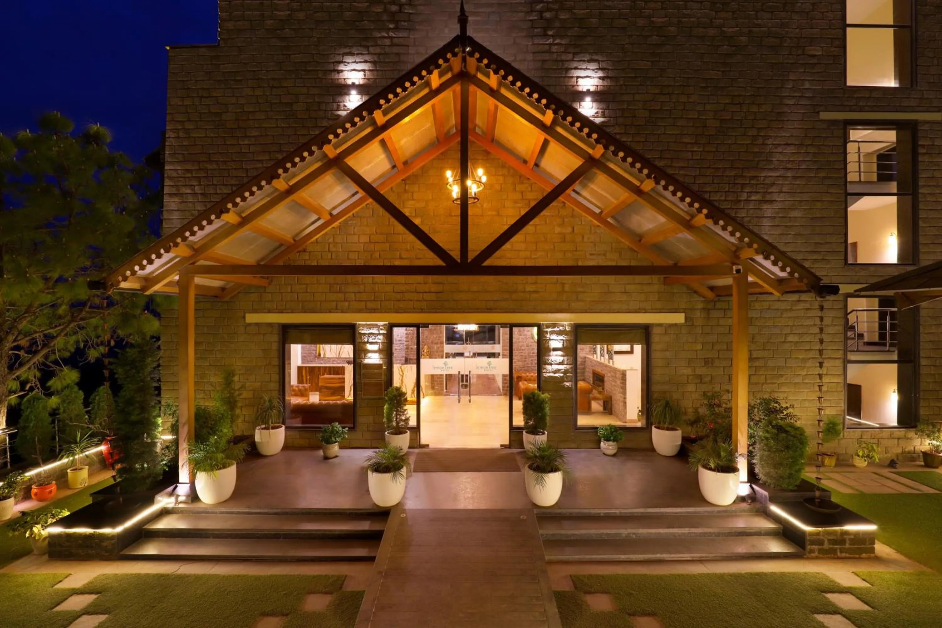 Facade/entrance in The Chateau Kasauli