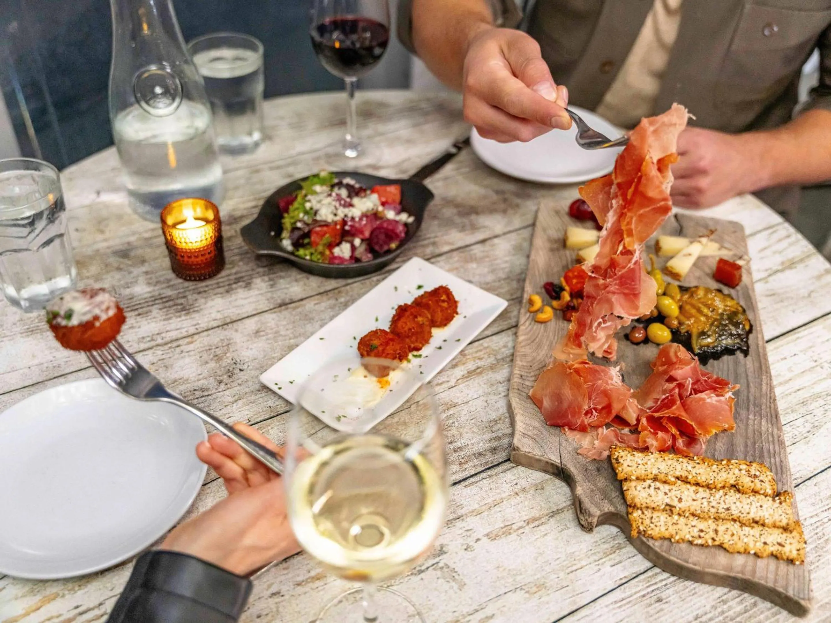 Restaurant/places to eat in Cambria Hotel Ocean City - Bayfront