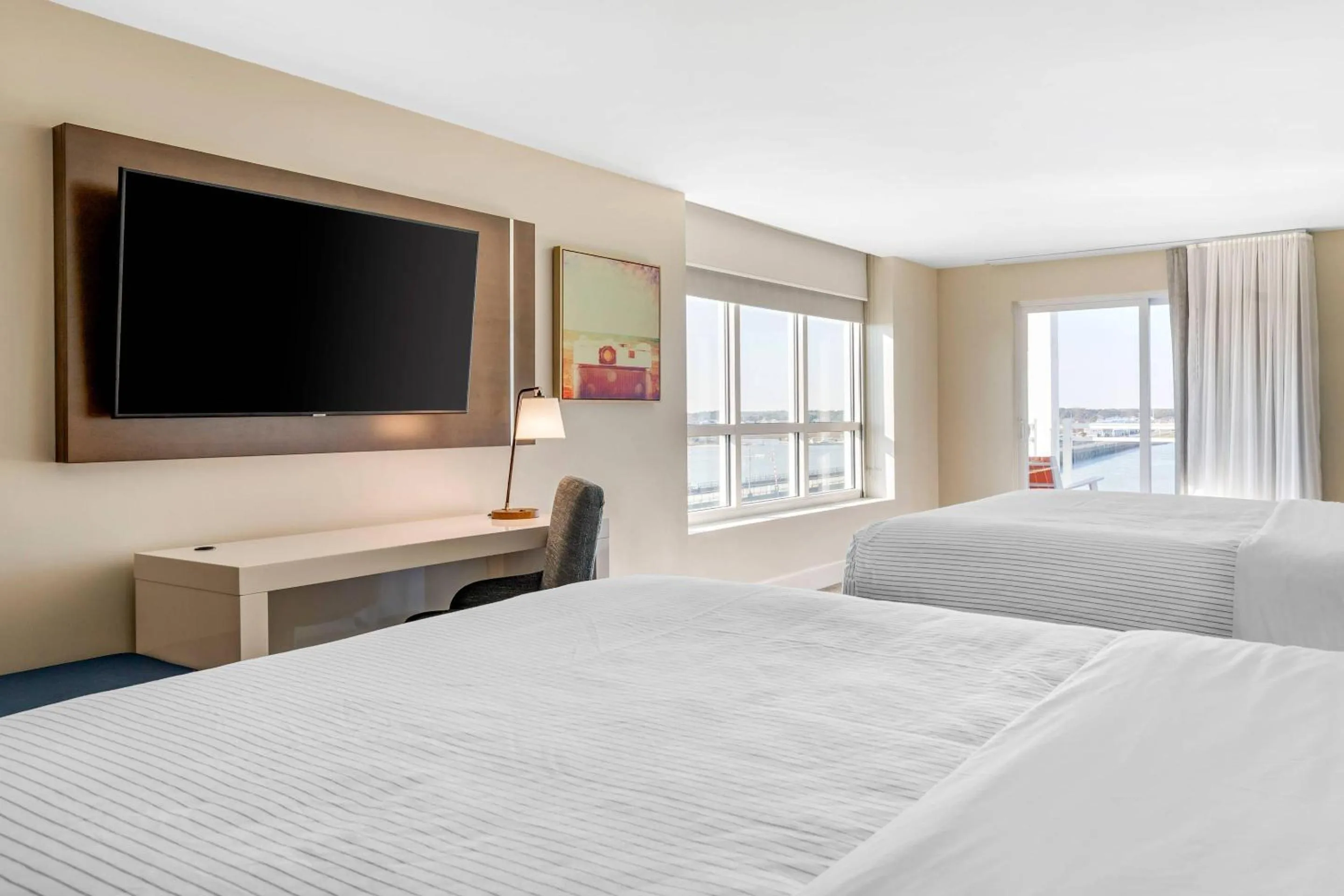 Bedroom, Bed in Cambria Hotel Ocean City - Bayfront