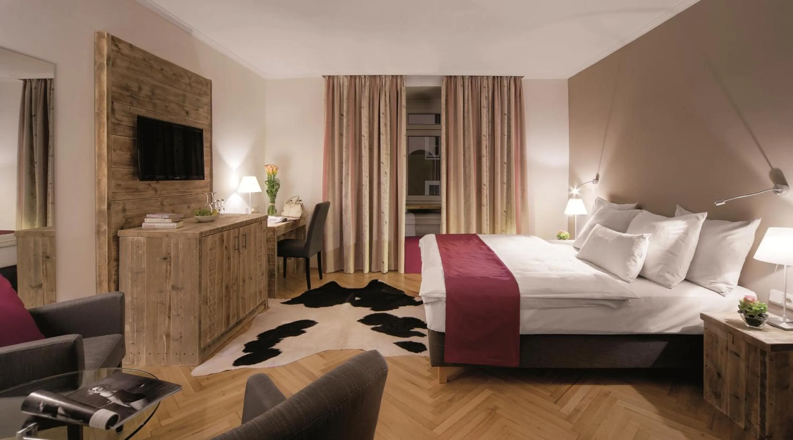 Photo of the whole room, Bed in Alpen Hotel München