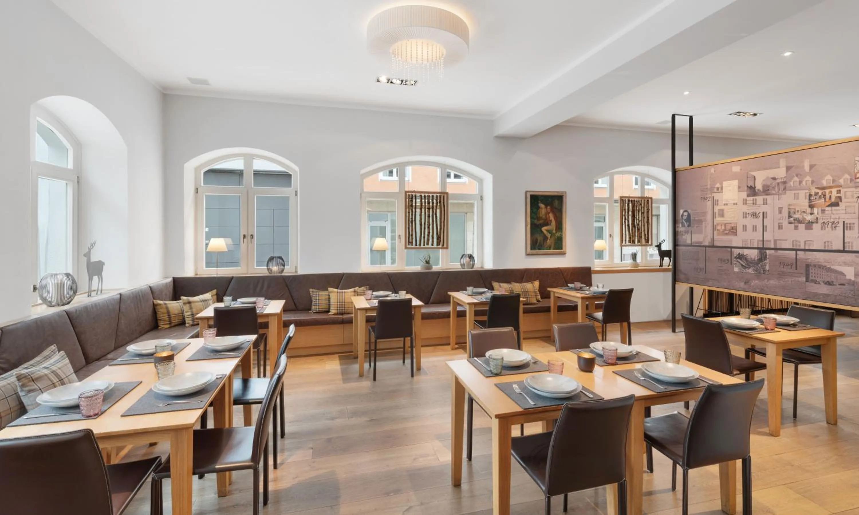 Restaurant/places to eat in Alpen Hotel München