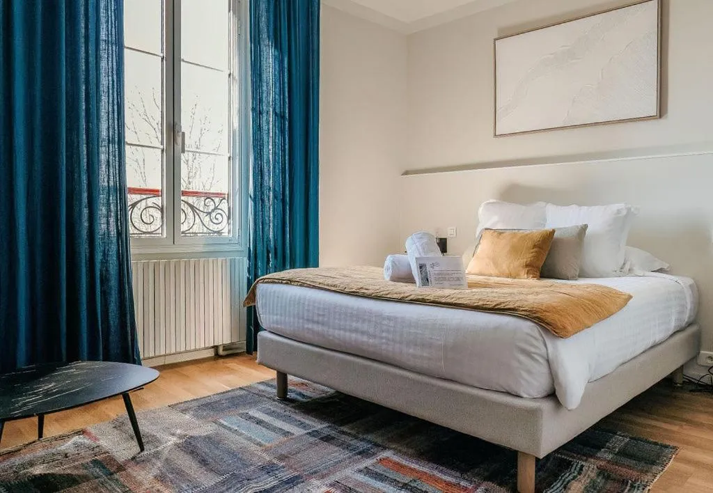 Bed in Hotel Restaurant La Musardiere