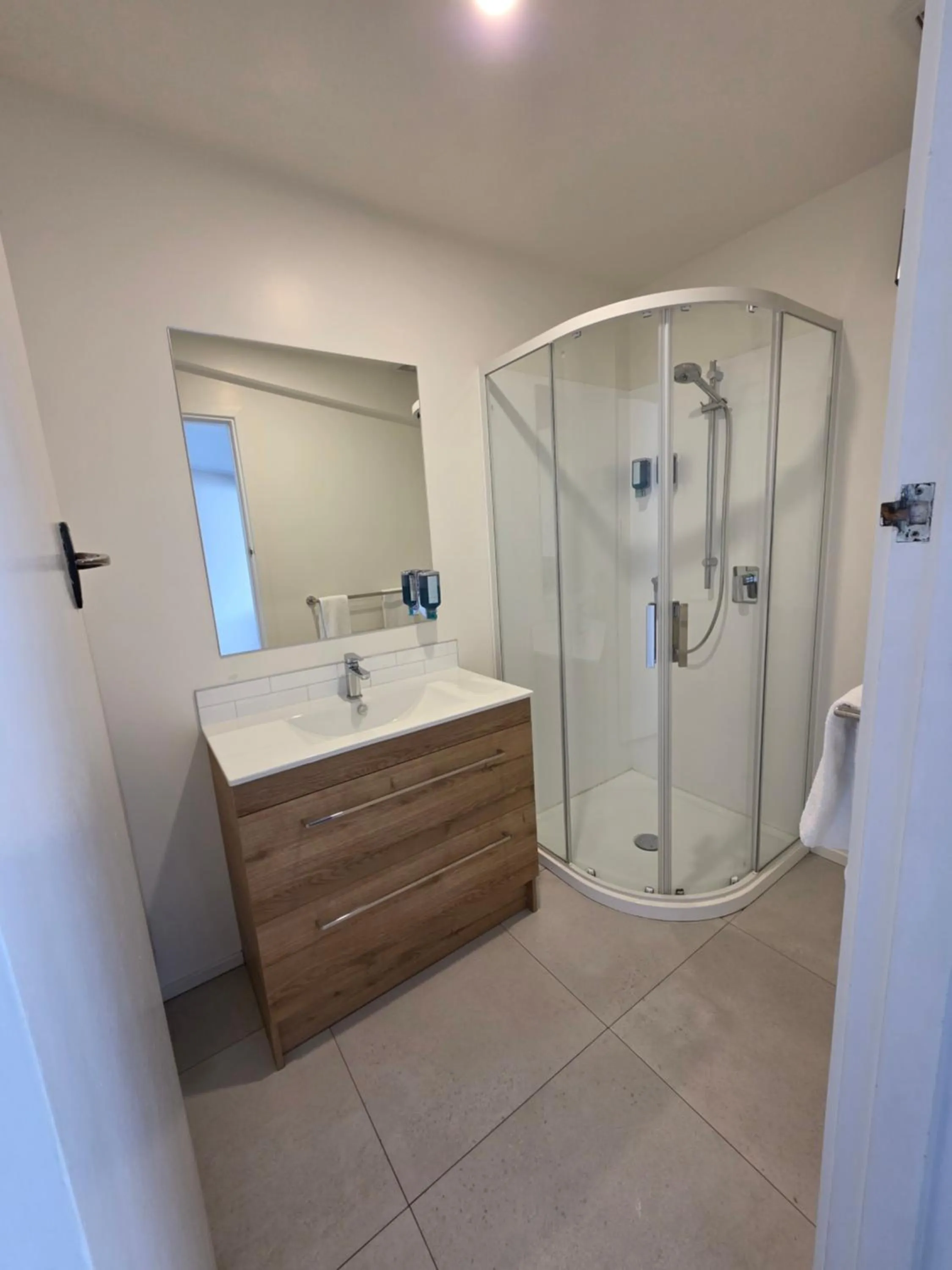 Bathroom in Kaikoura Beach Motel