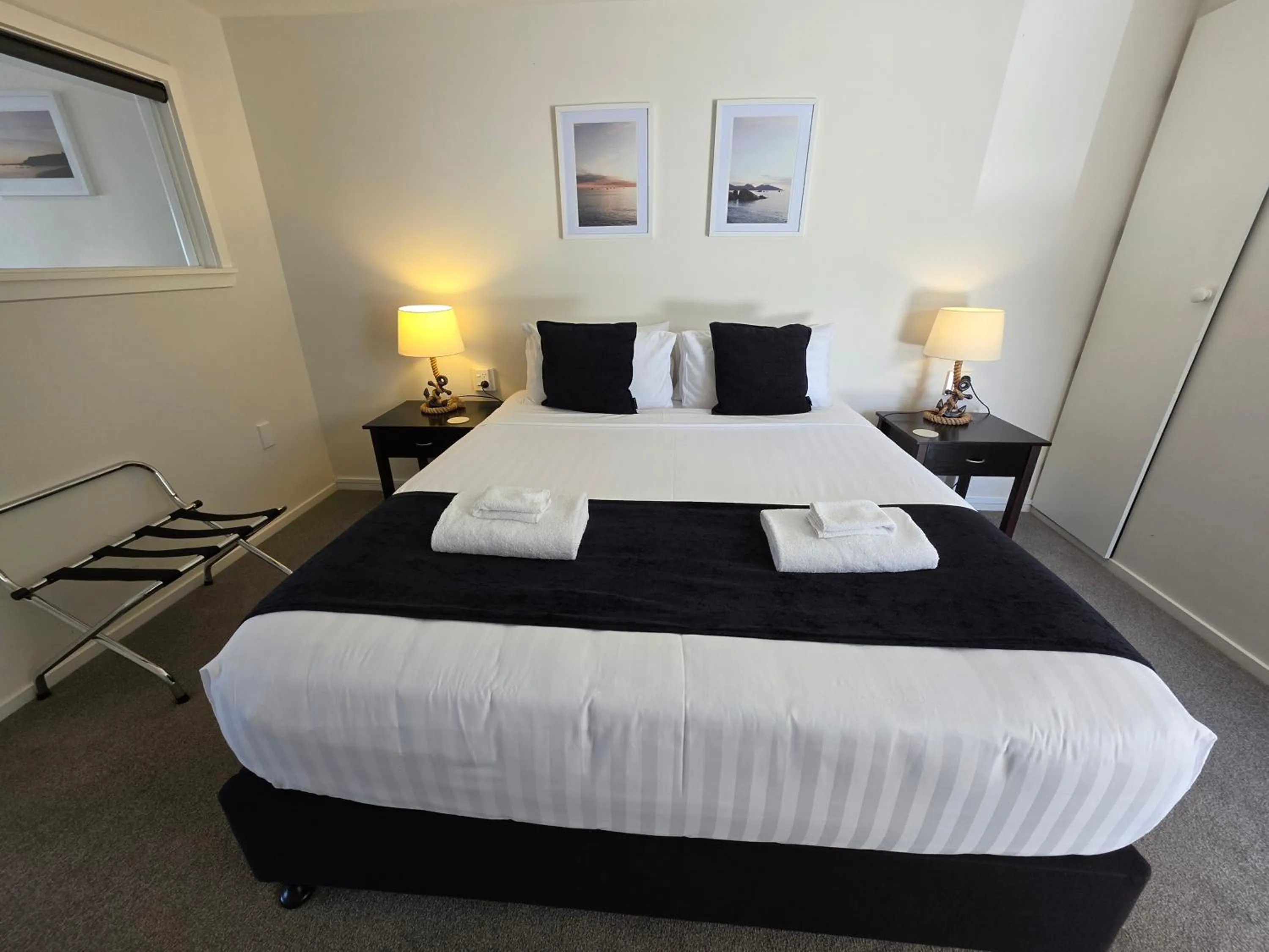 Bedroom, Bed in Kaikoura Beach Motel