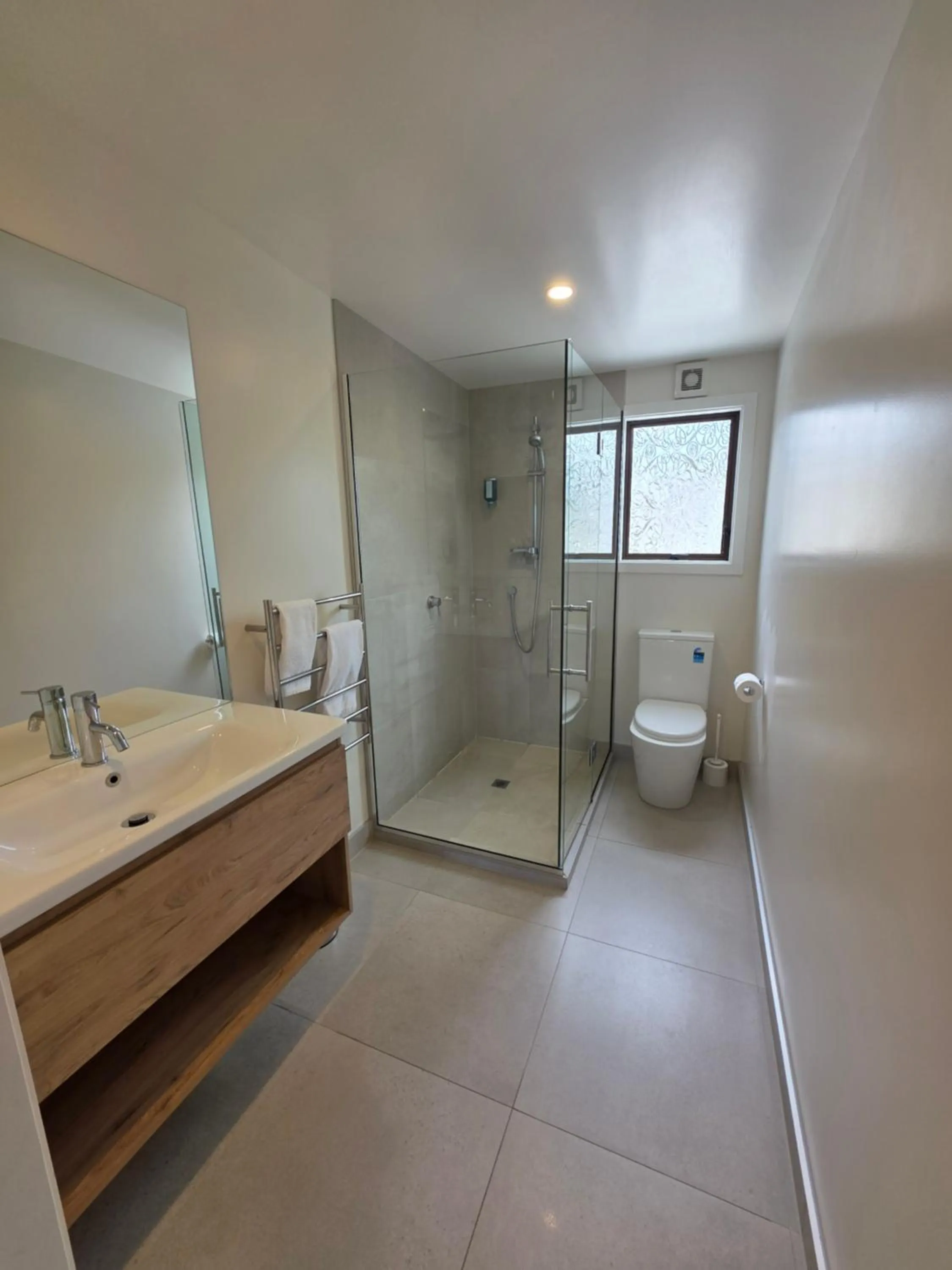 Bathroom in Kaikoura Beach Motel