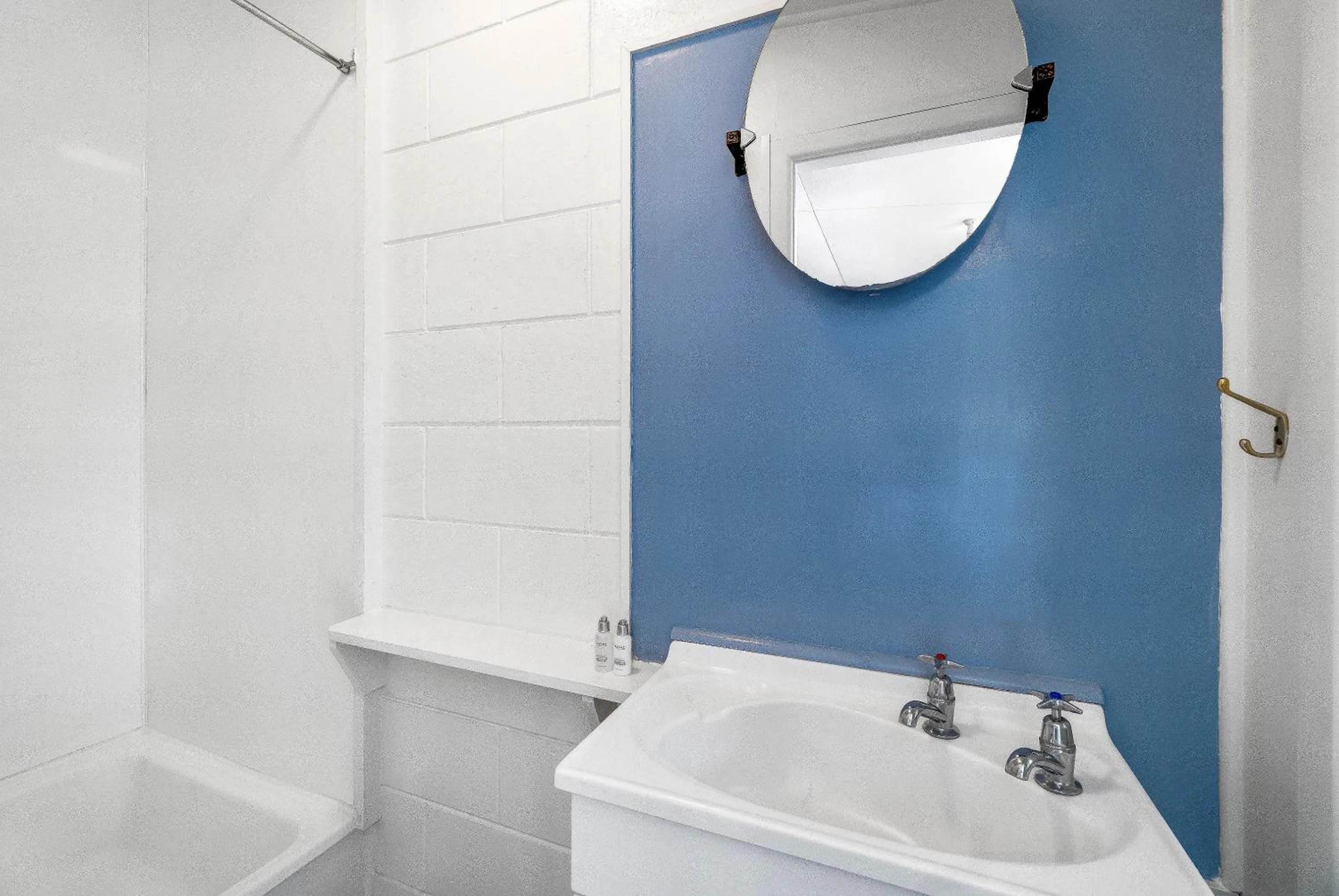 Bathroom in Kaikoura Beach Motel