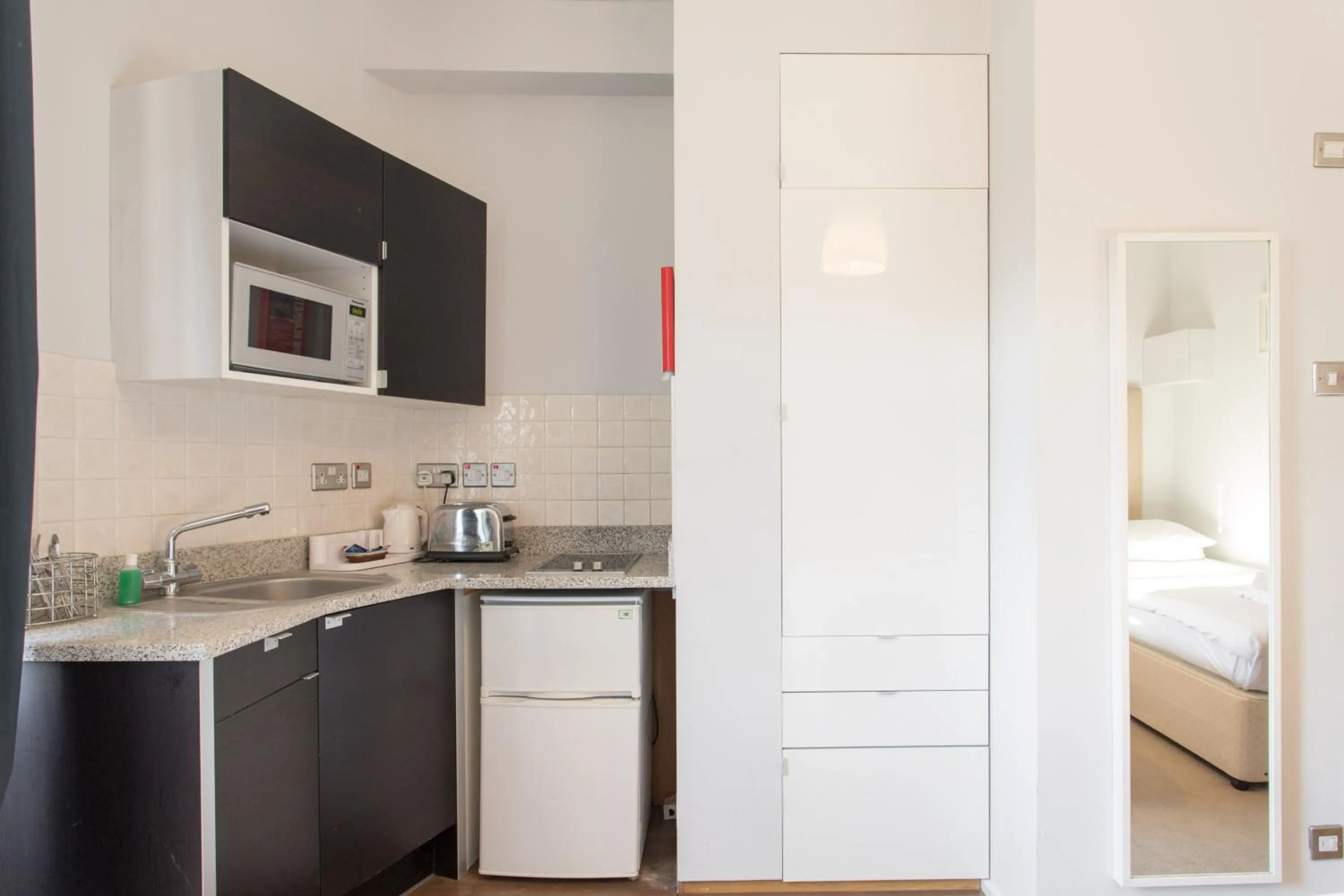 Kitchen or kitchenette, Bed in Amber Residence Hotel-Suites