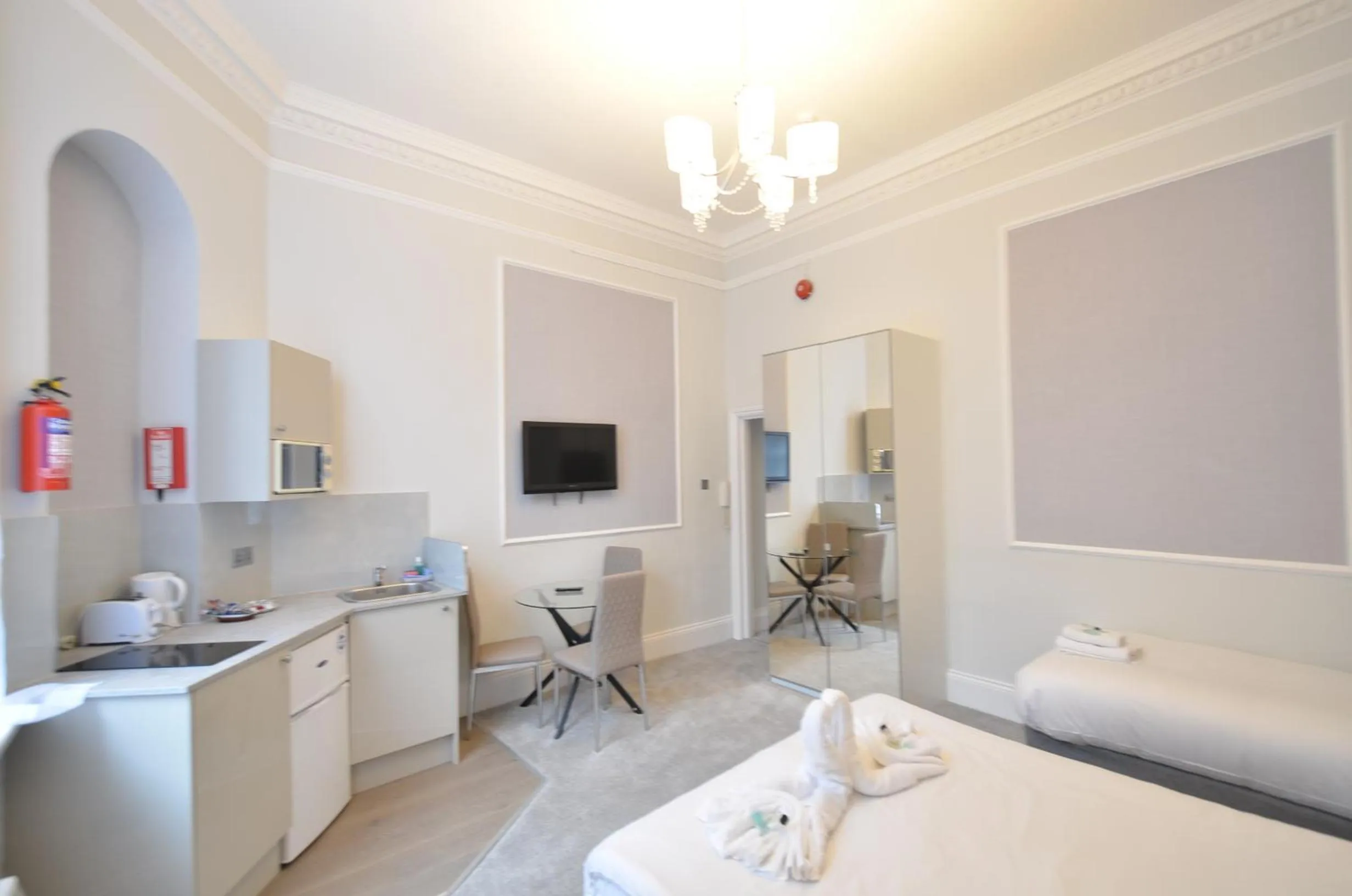 Executive Triple Room in Amber Residence Hotel-Suites