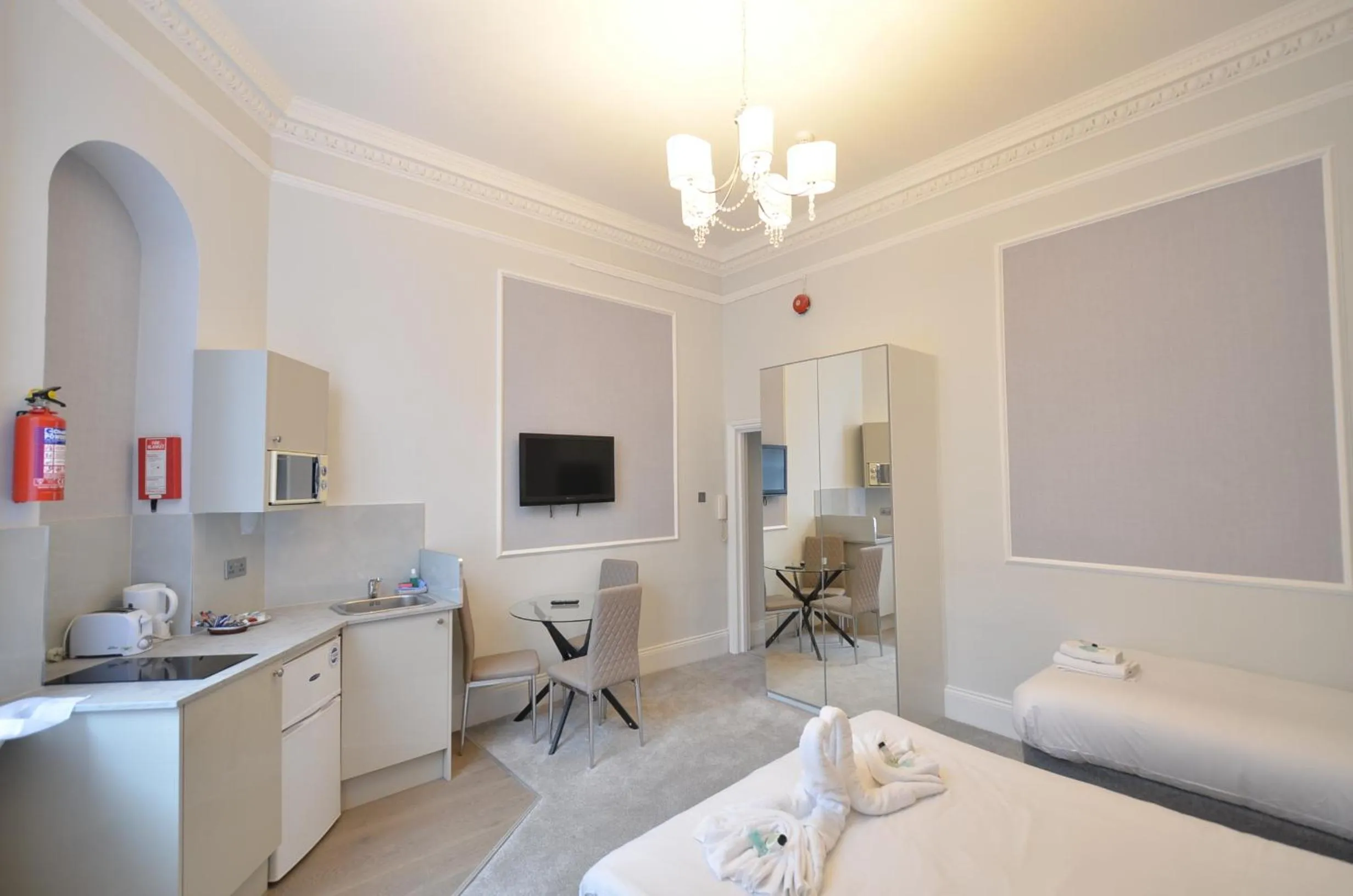 Bedroom, Bed in Amber Residence Hotel-Suites