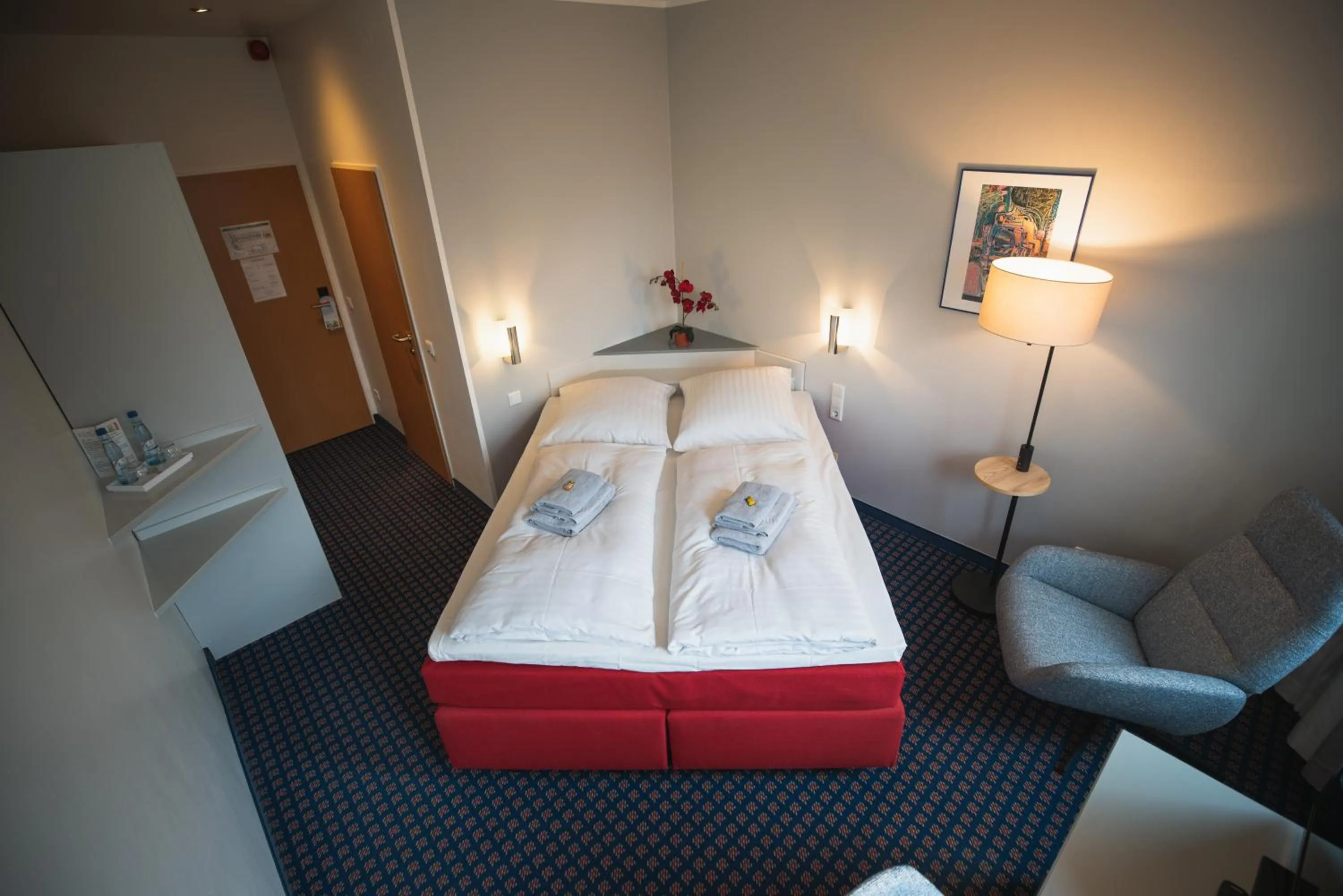 Toilet, Bed in Hotel in Herrenhausen