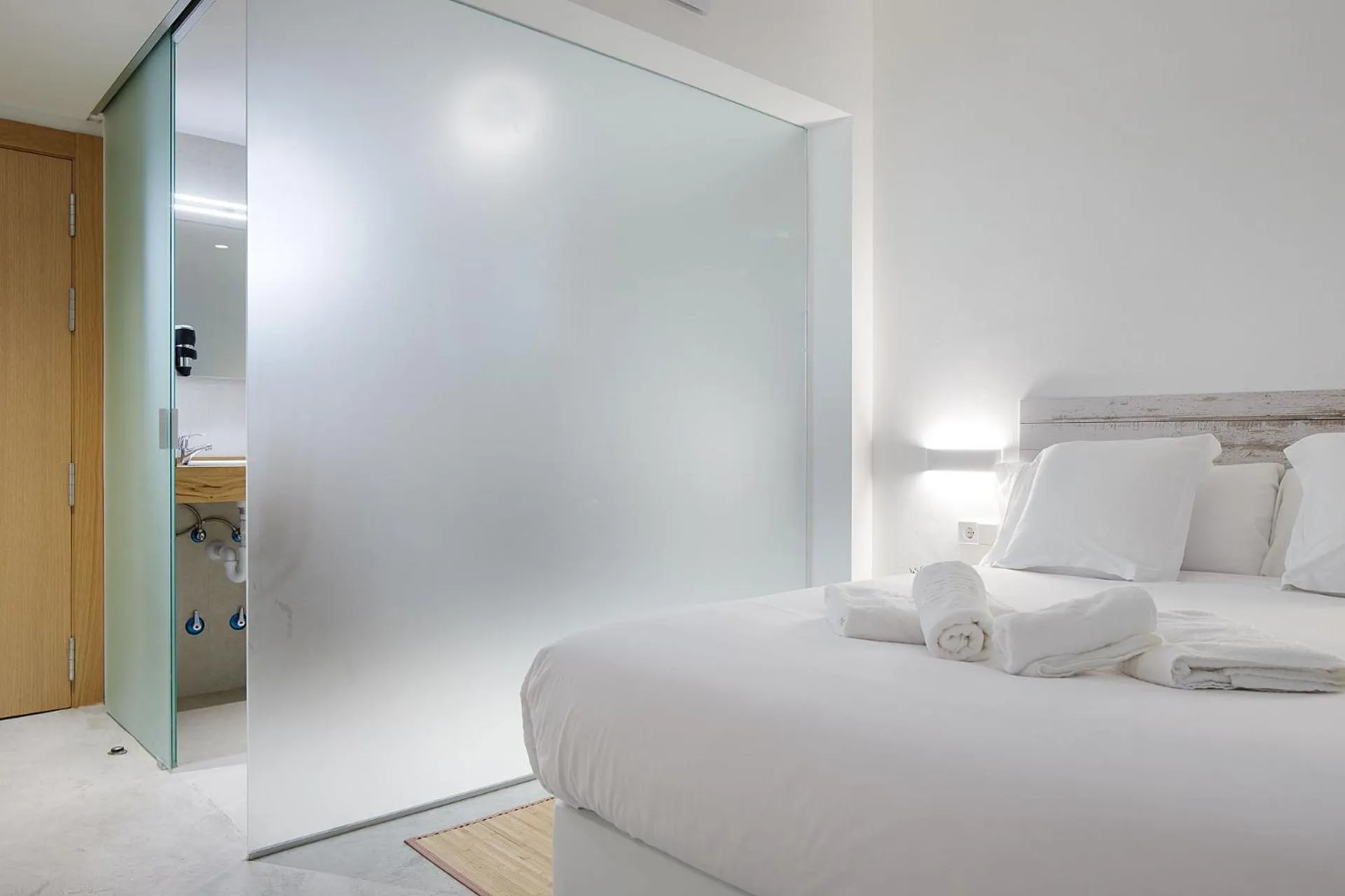 Bed in IRAIPE Estella Rooms Auto Check-in