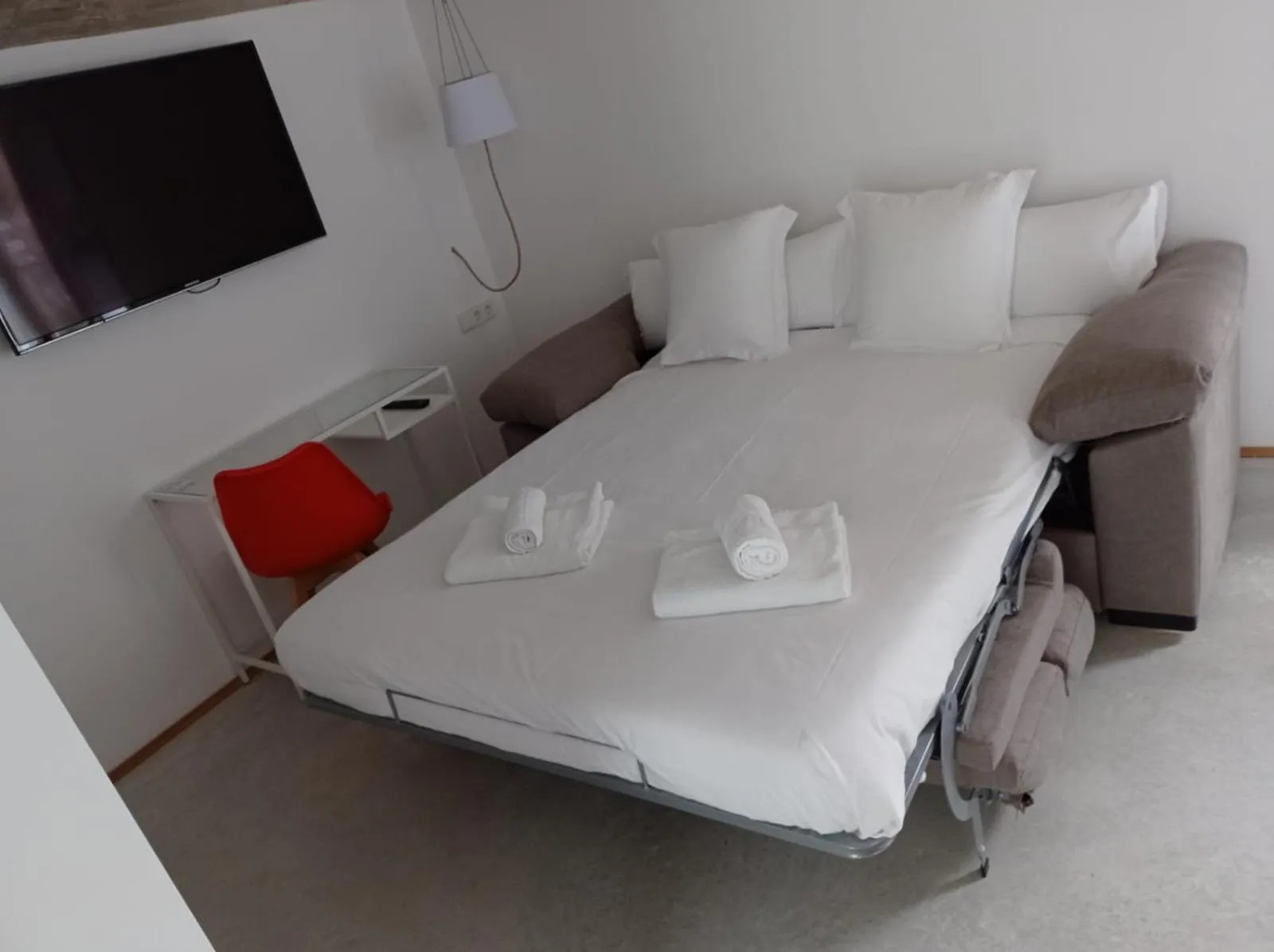 Bed in IRAIPE Estella Rooms Auto Check-in