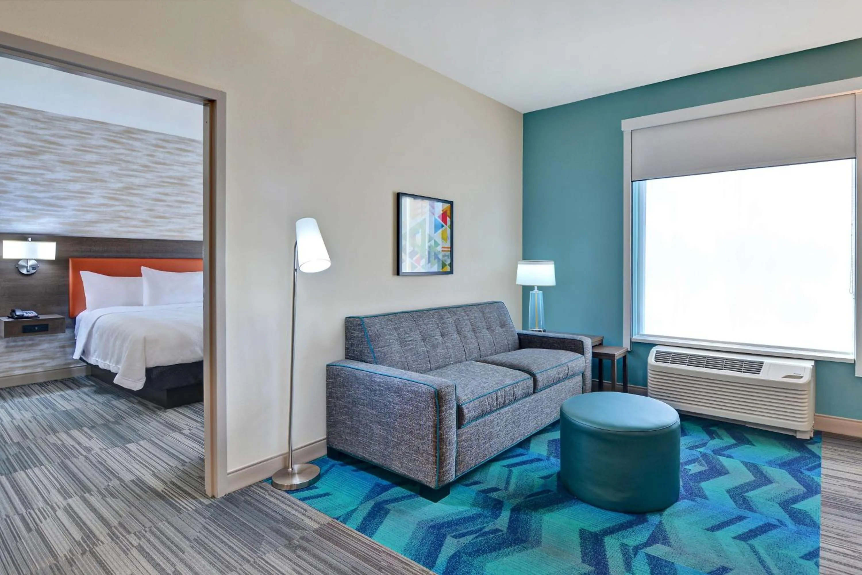 Living room, Bed in Home2 Suites By Hilton Savannah Midtown, Ga