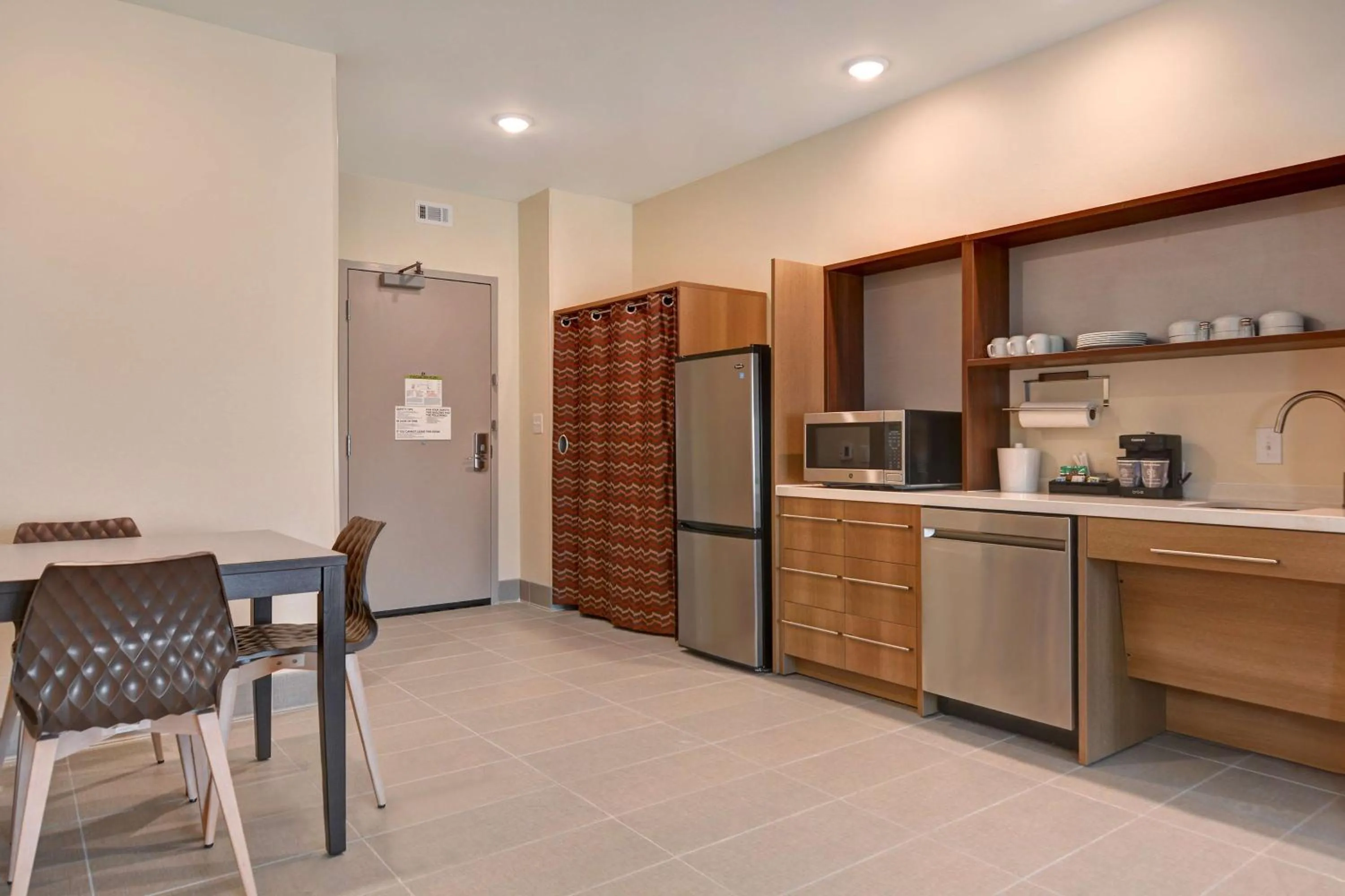 Kitchen or kitchenette in Home2 Suites By Hilton Savannah Midtown, Ga