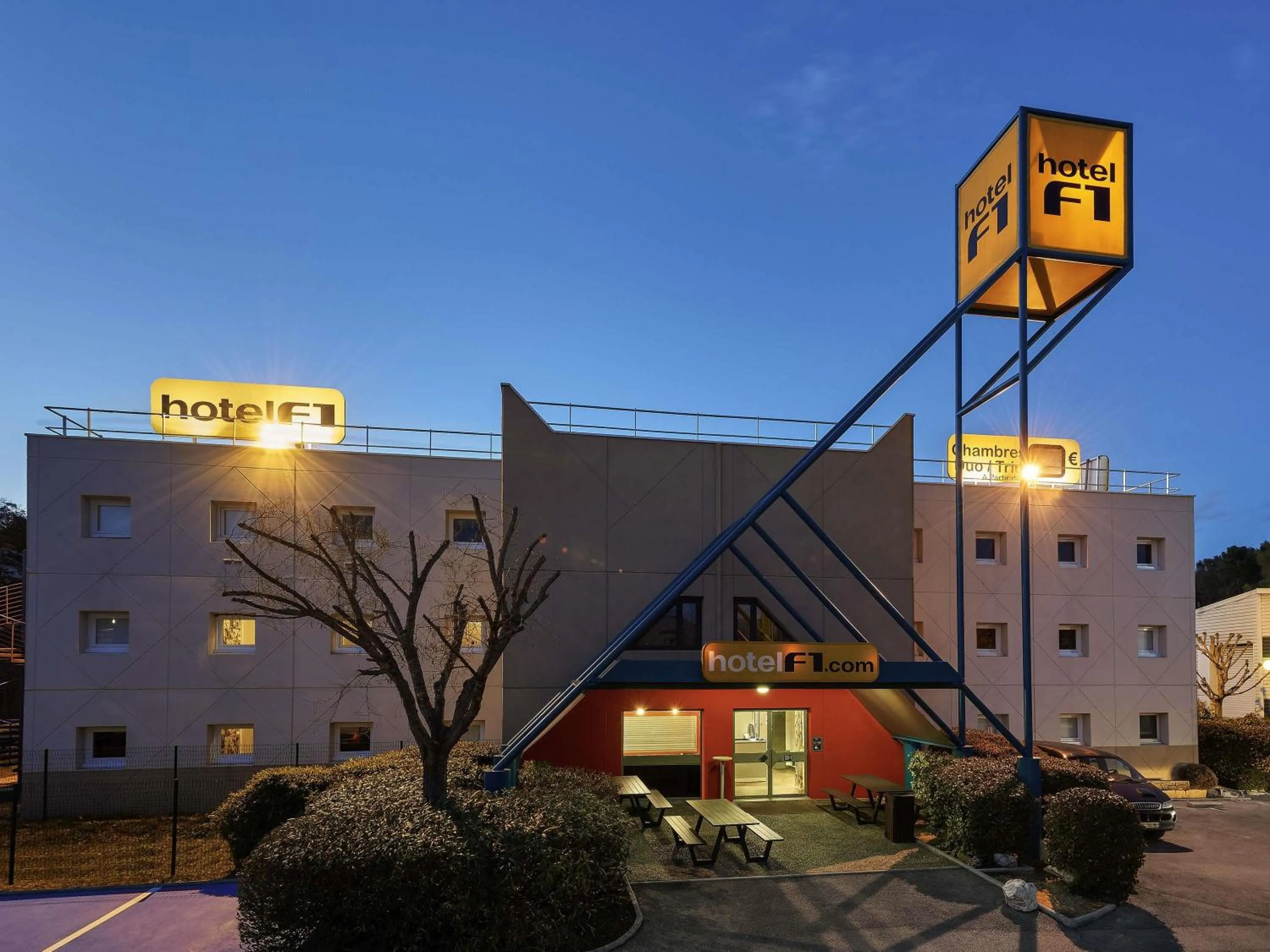 Property building in hotelF1 Metz Actipole