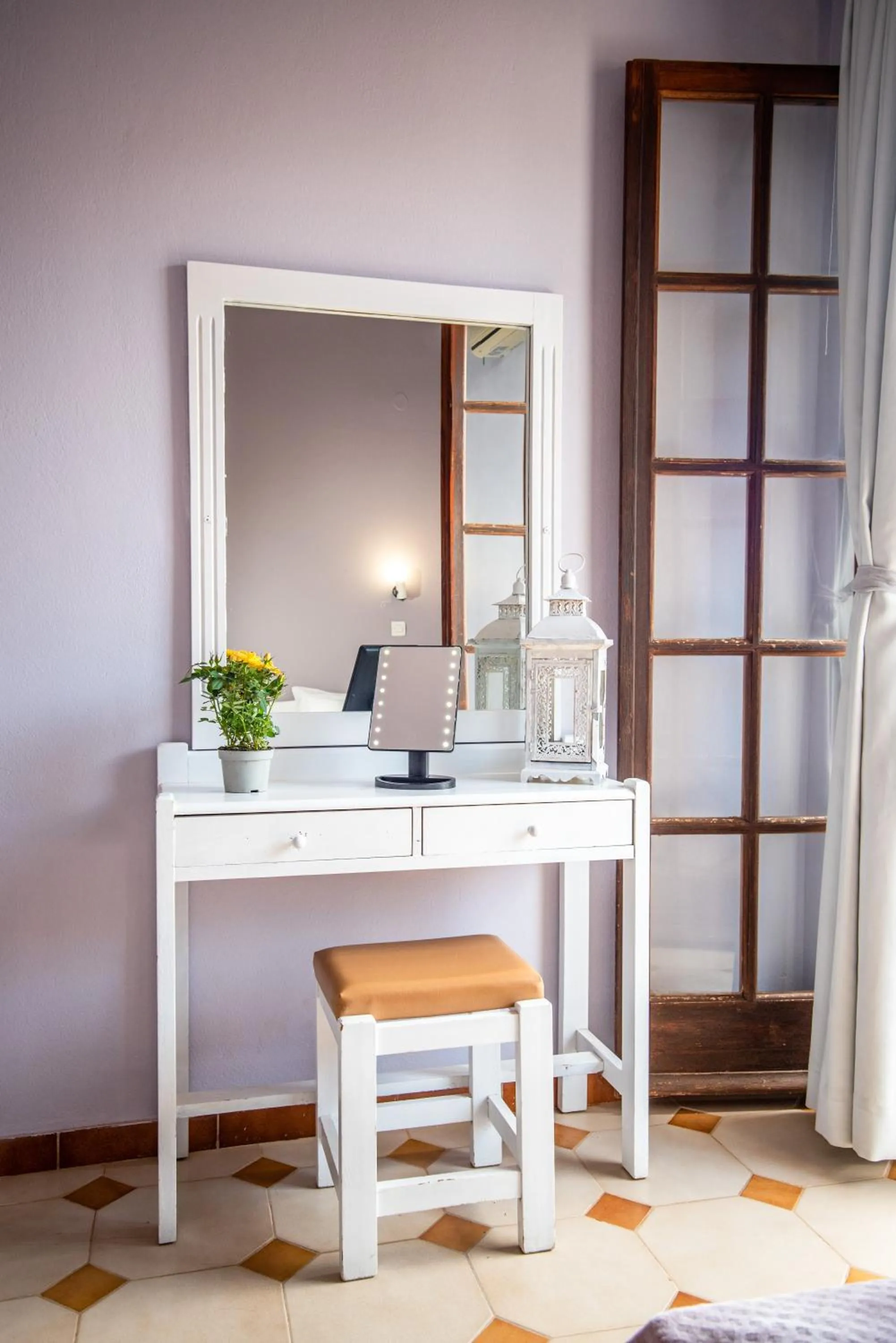 hair dresser in Alexandra Apartments