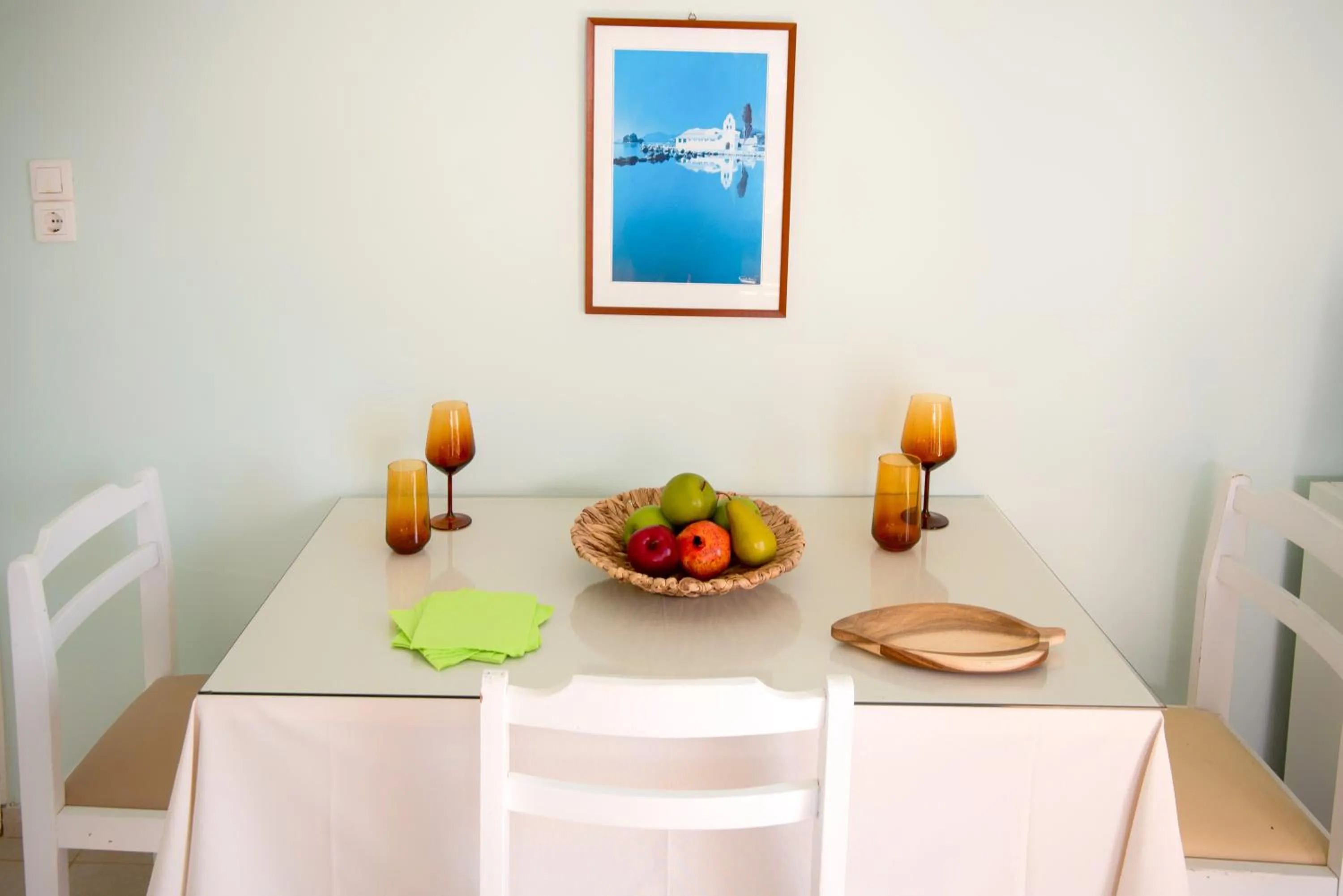 Dining area in Alexandra Apartments