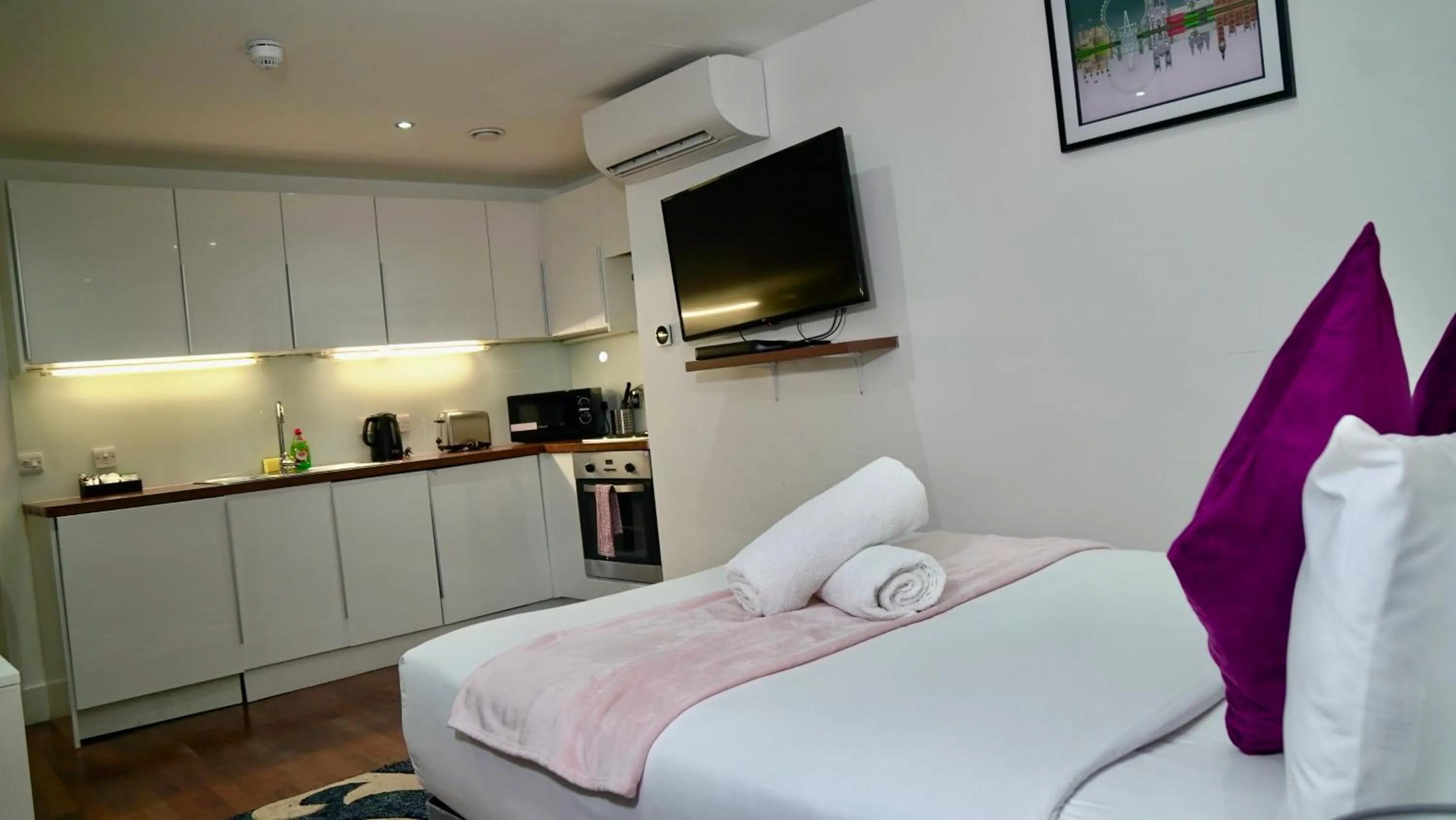 Bed in Camden Prime ApartHotel