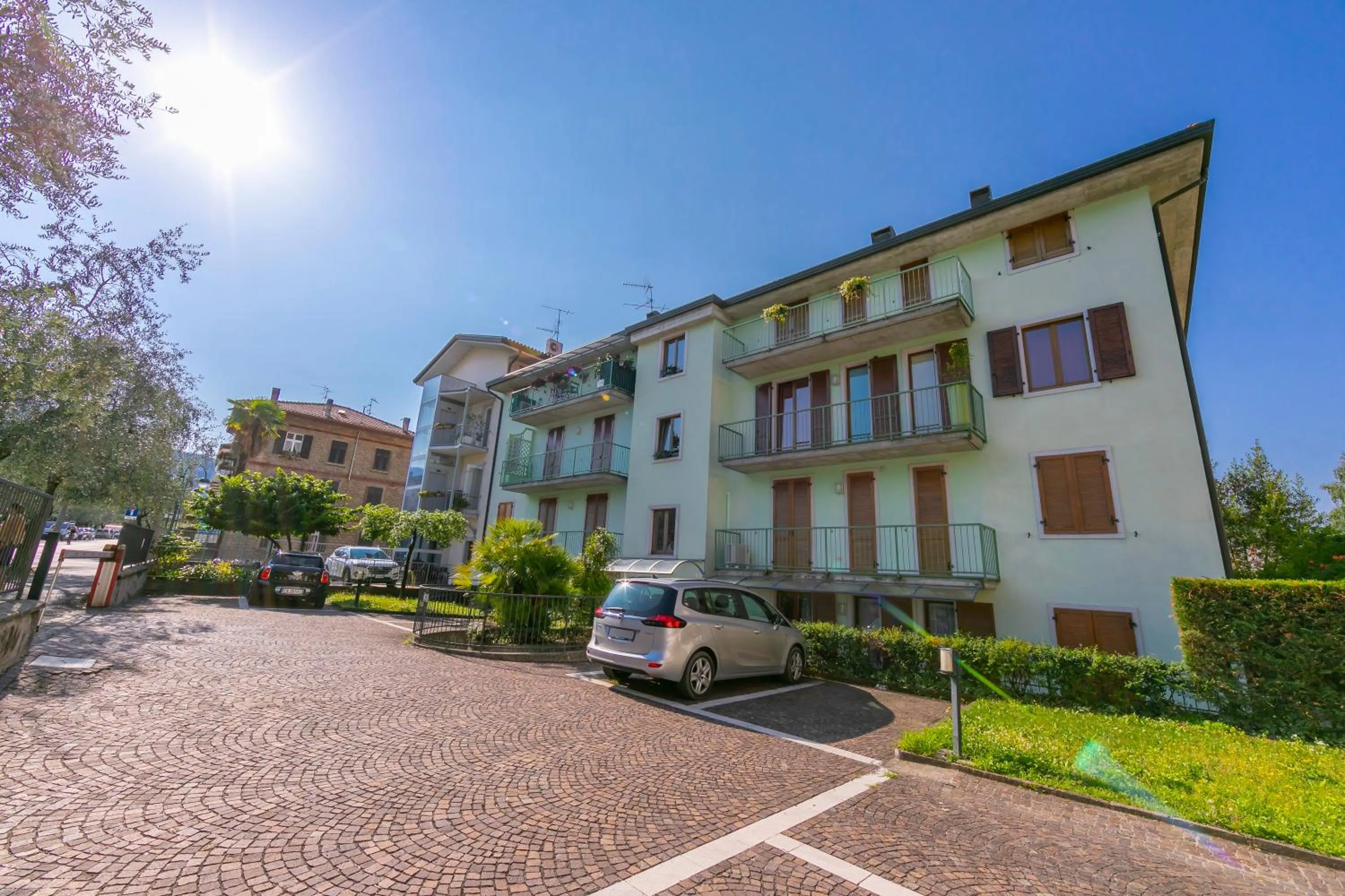 Property building in Claz House - Happy Rentals