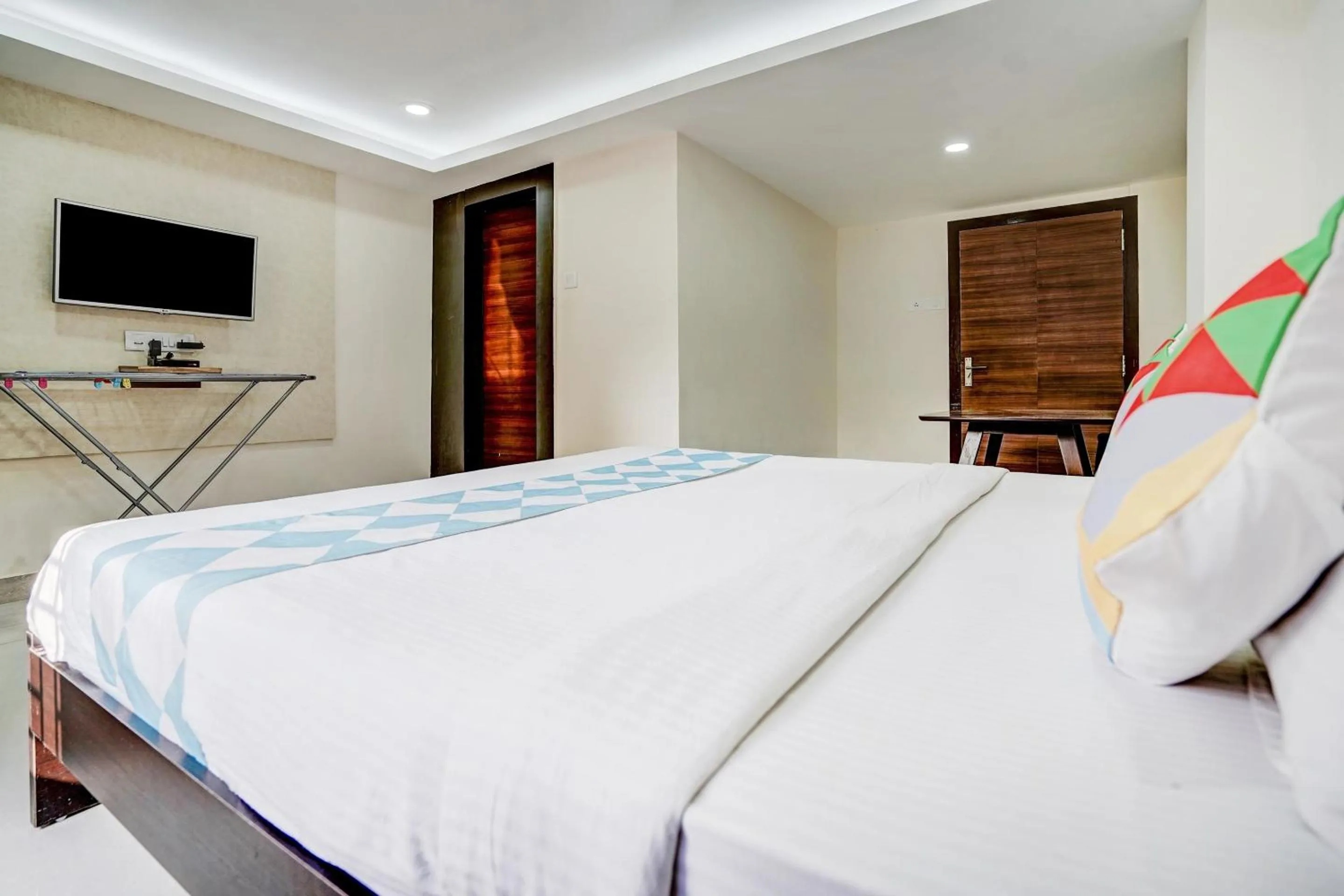 Bedroom, Bed in Super Capital O Sayhallo Prime Residency