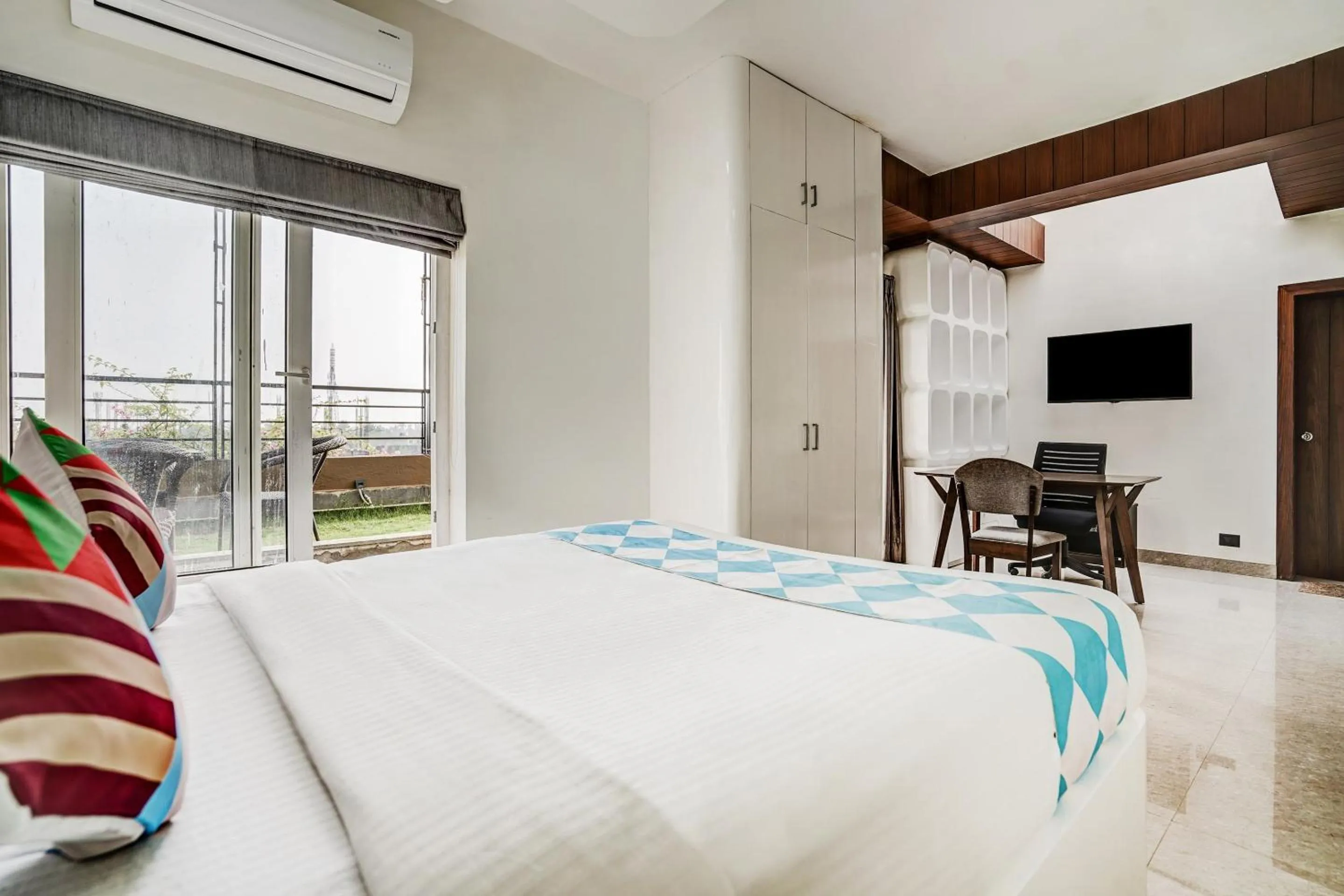 Bedroom, Bed in Super Capital O Sayhallo Prime Residency