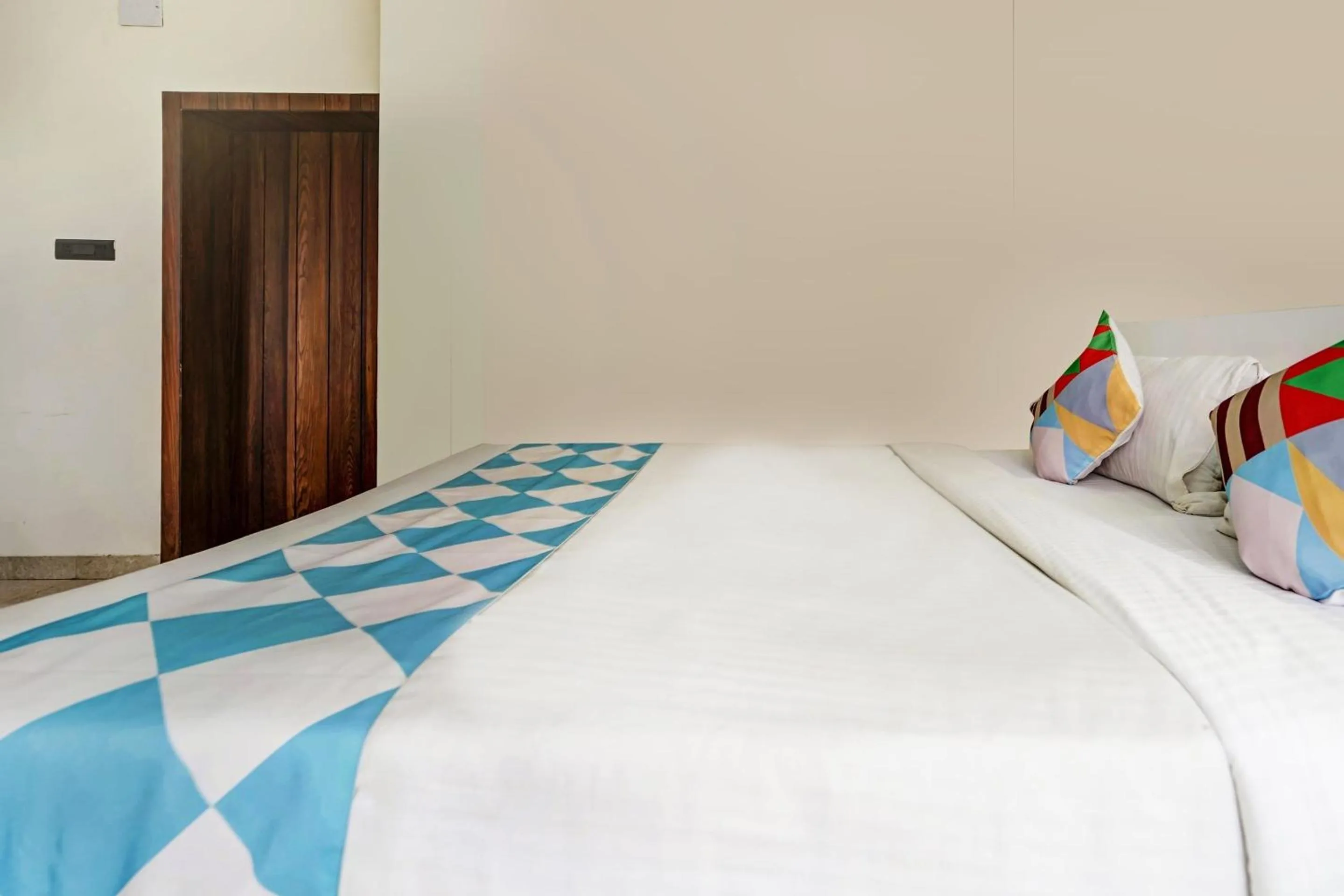 Bedroom, Bed in Super Capital O Sayhallo Prime Residency