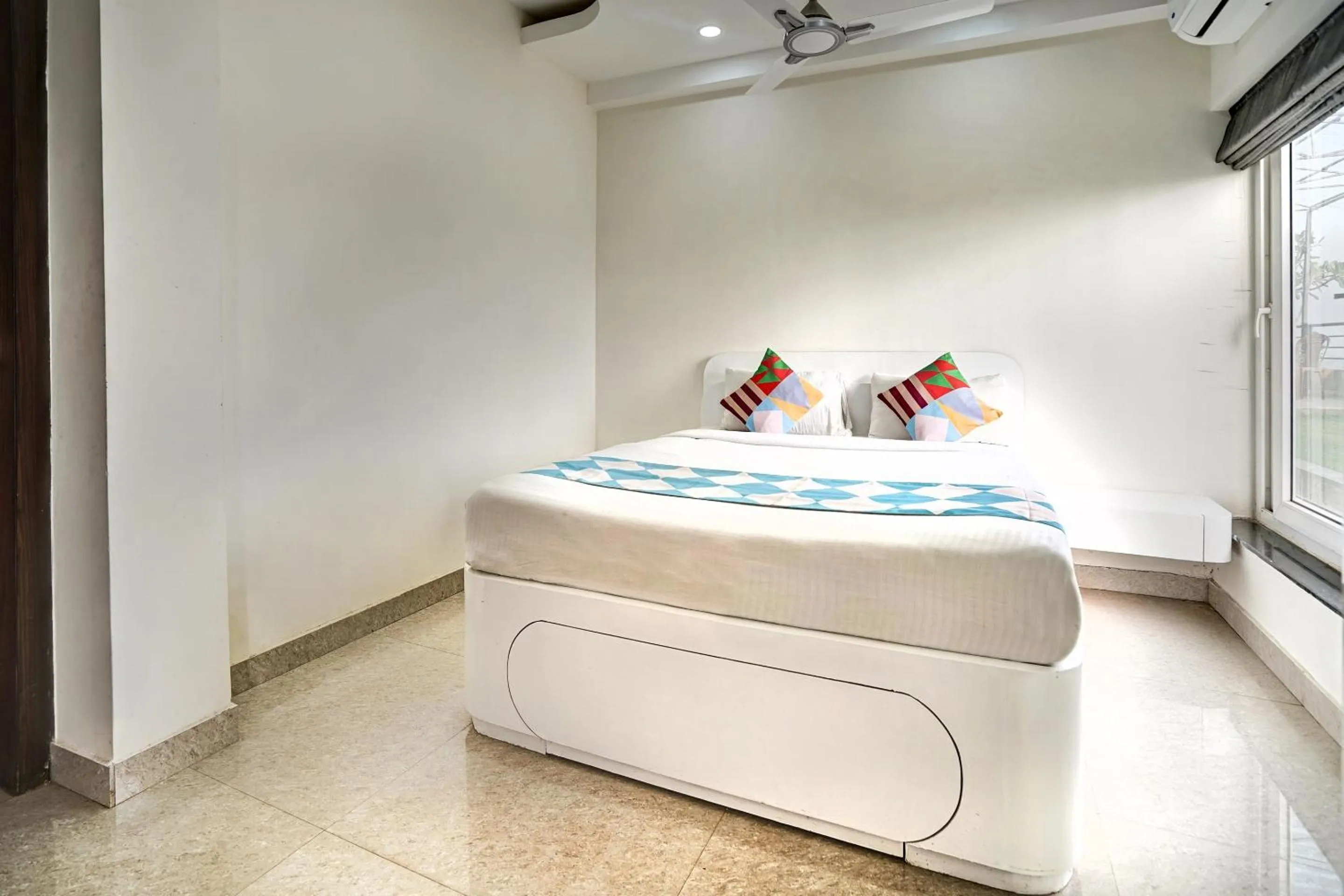 Bedroom, Bed in Super Capital O Sayhallo Prime Residency