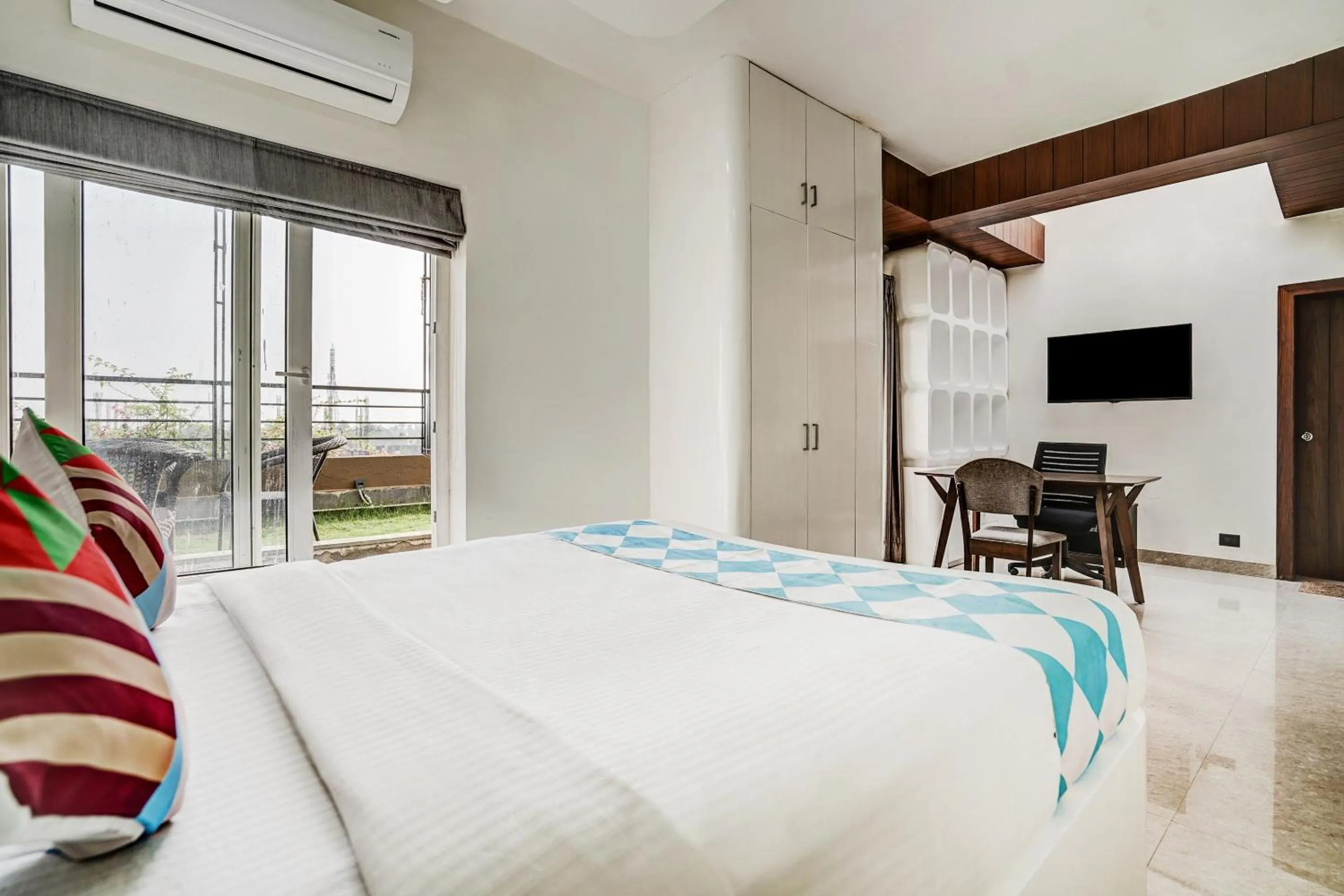 Bedroom, Bed in Super Capital O Sayhallo Prime Residency