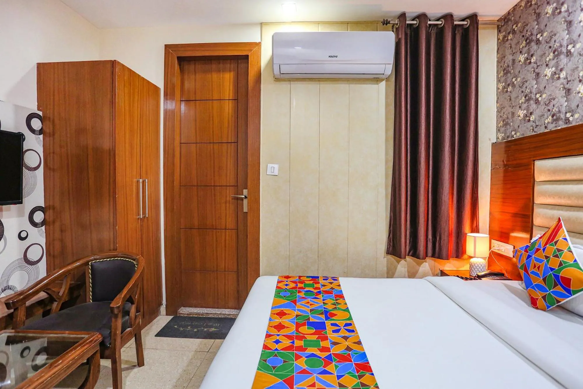 TV and multimedia, Bed in FabHotel Frolic