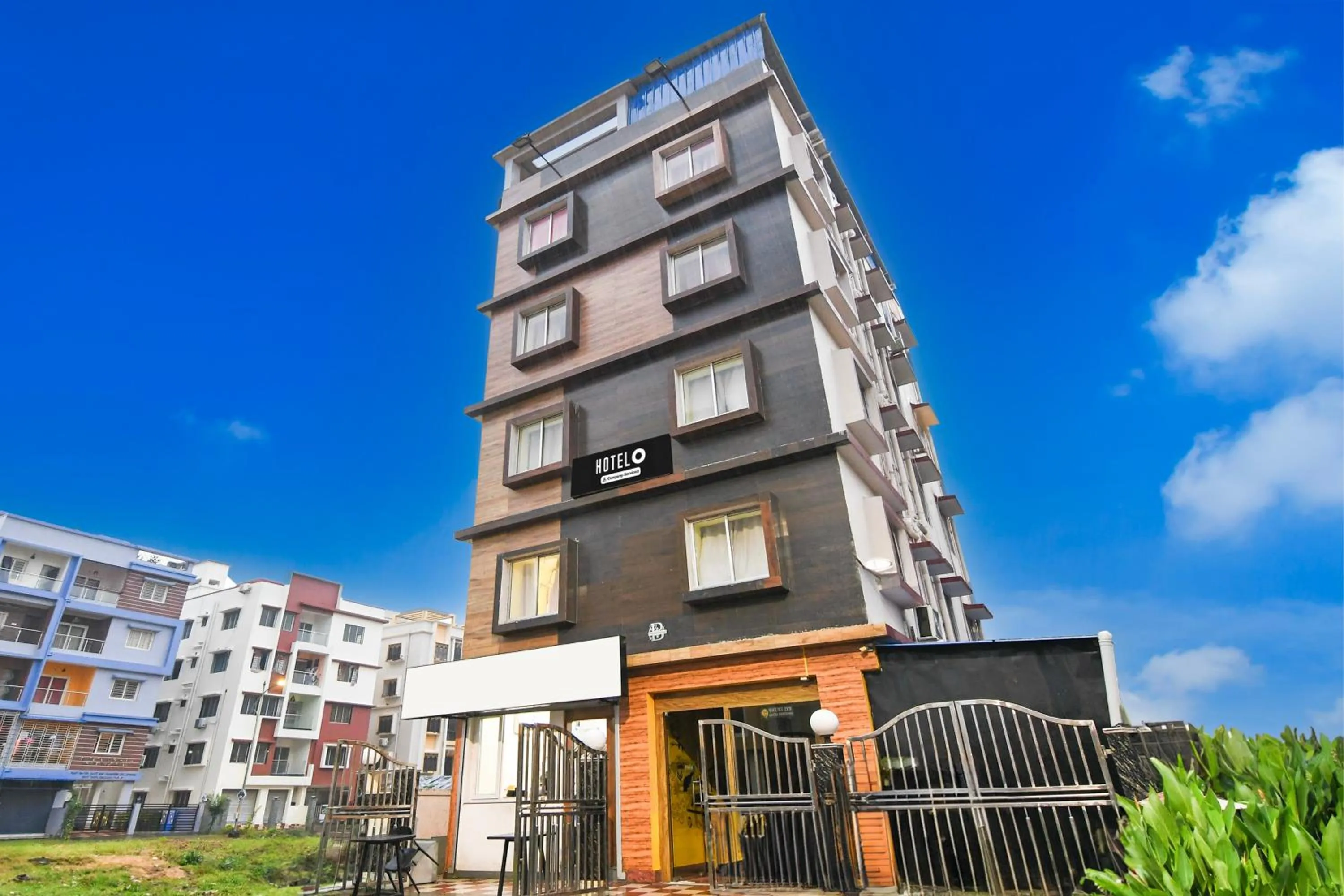 Facade/entrance in Super Hotel O New Town Near Kolkata Airport