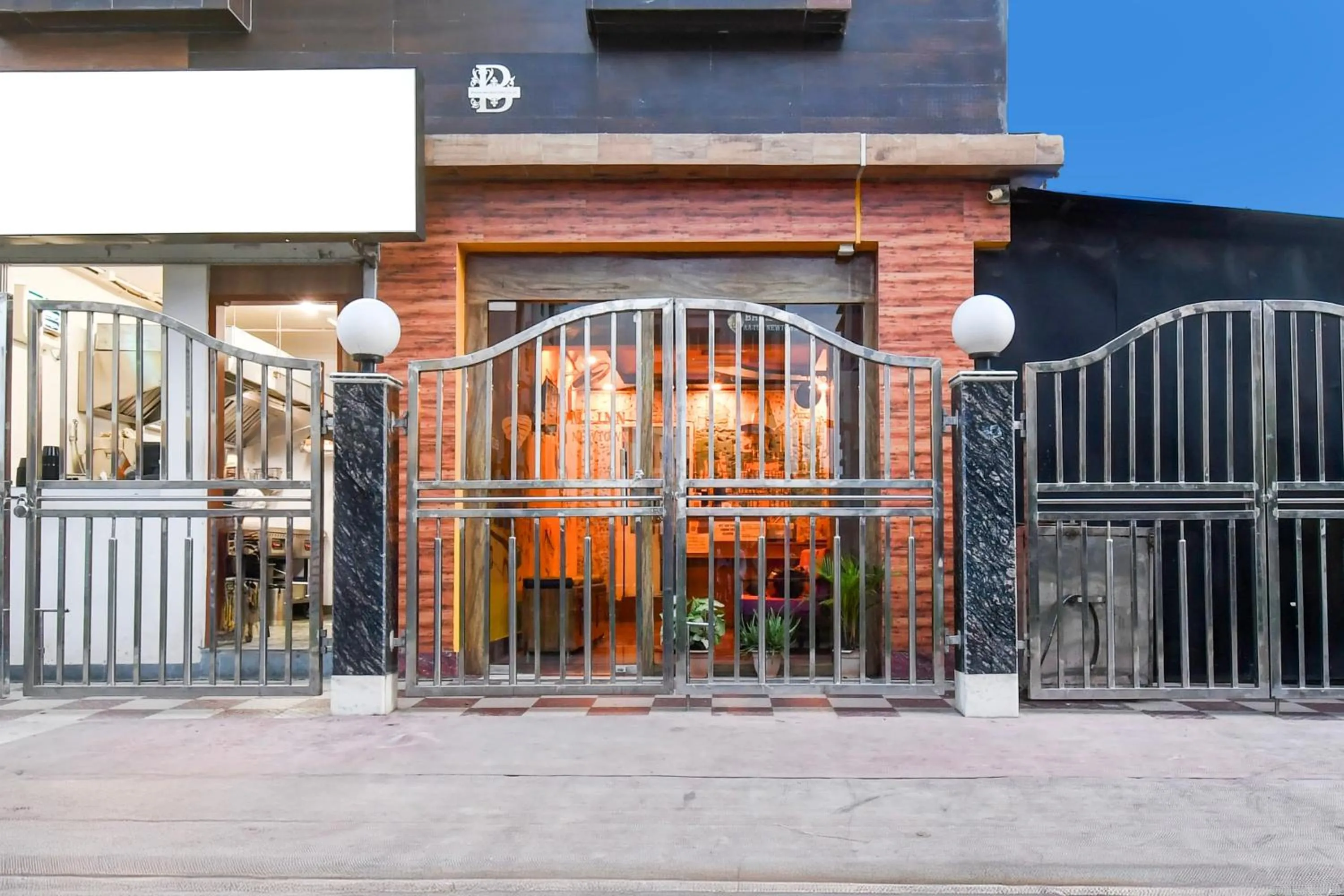 Facade/entrance in Super Hotel O New Town Near Kolkata Airport