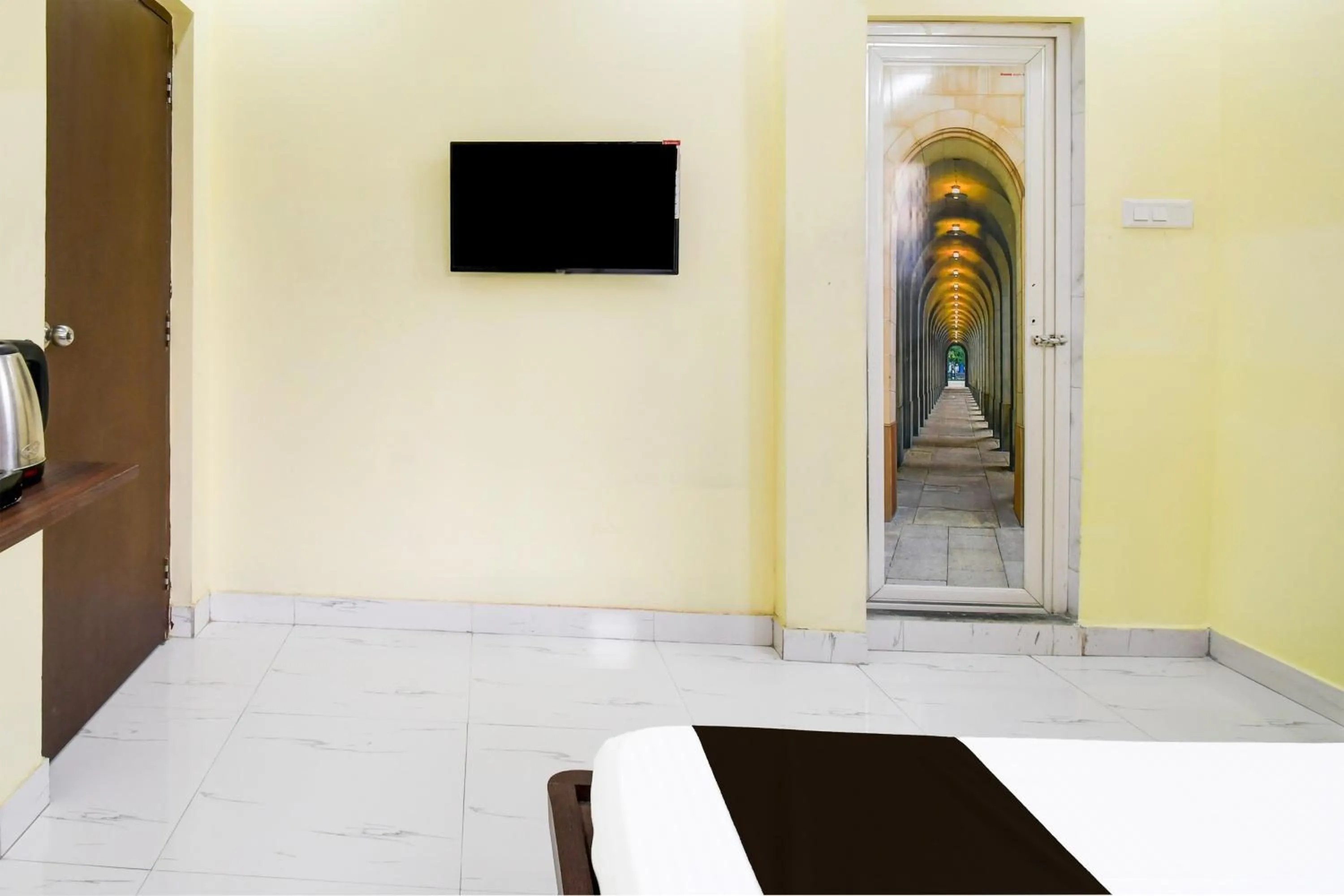 Bedroom in Super Hotel O New Town Near Kolkata Airport