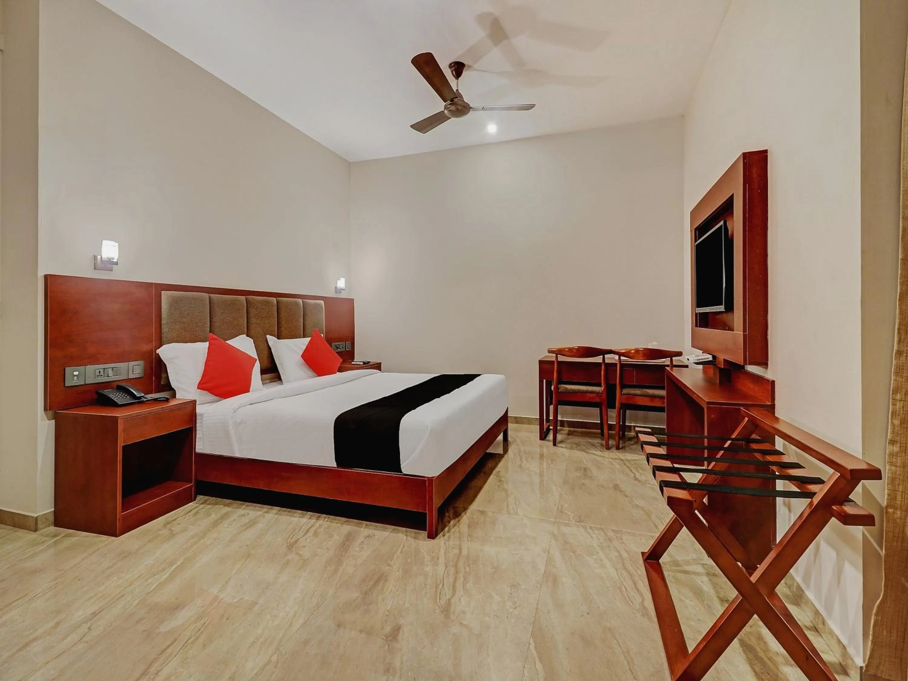 Bedroom, Bed in Super Townhouse Kizhakkambalam Tourist Home