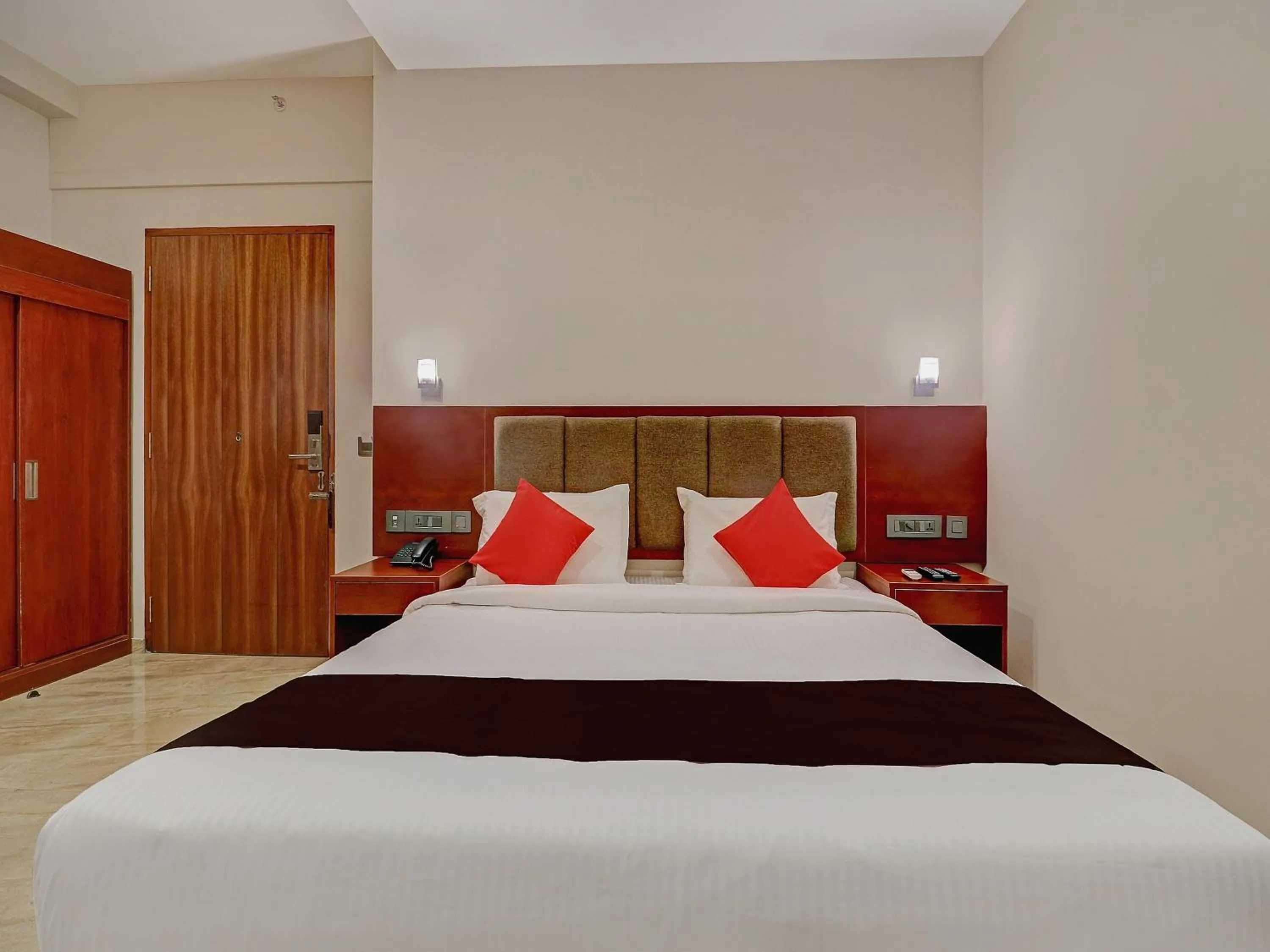 Bedroom, Bed in Super Townhouse Kizhakkambalam Tourist Home