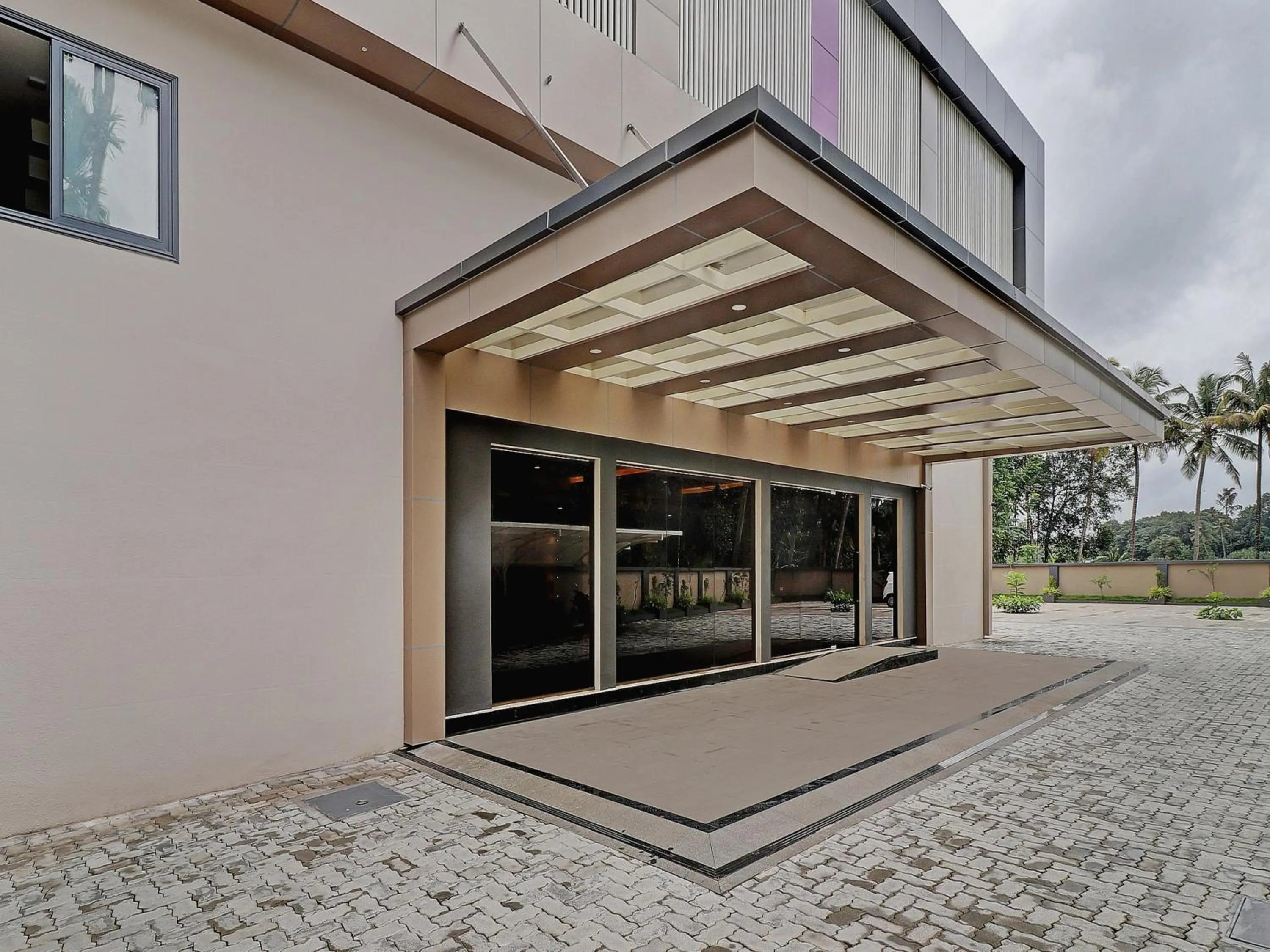 Facade/entrance in Super Townhouse Kizhakkambalam Tourist Home
