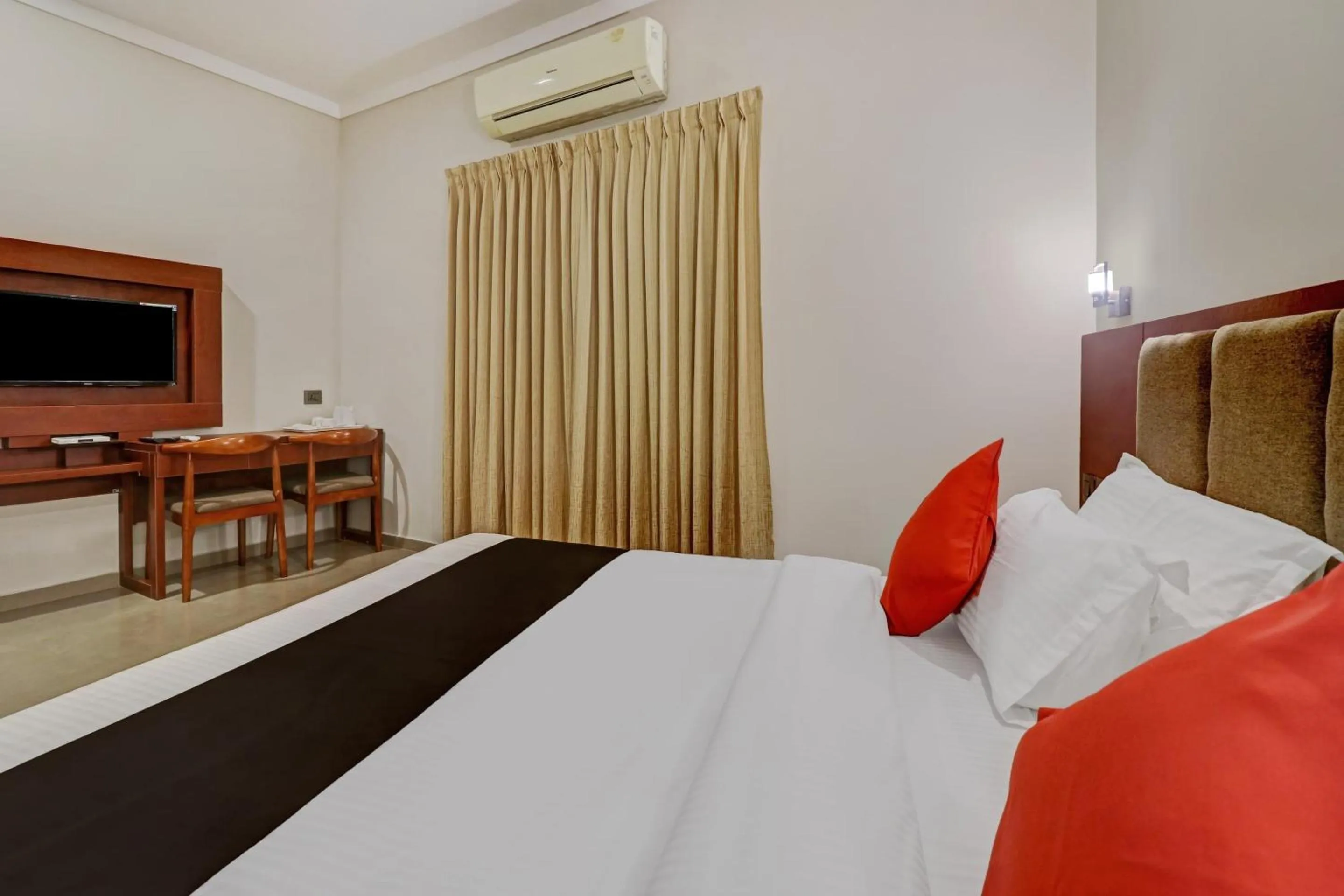 Bedroom, Bed in Super Townhouse Kizhakkambalam Tourist Home