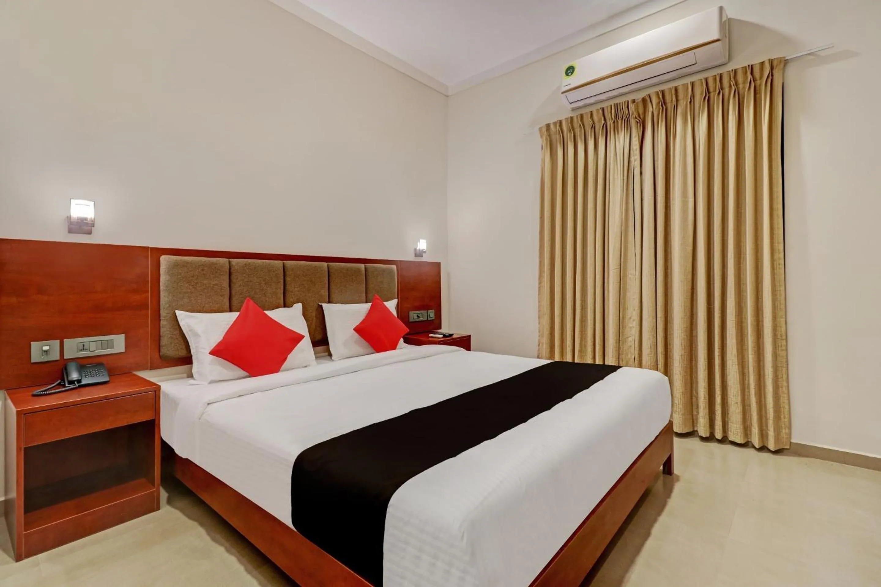 Bedroom, Bed in Super Townhouse Kizhakkambalam Tourist Home