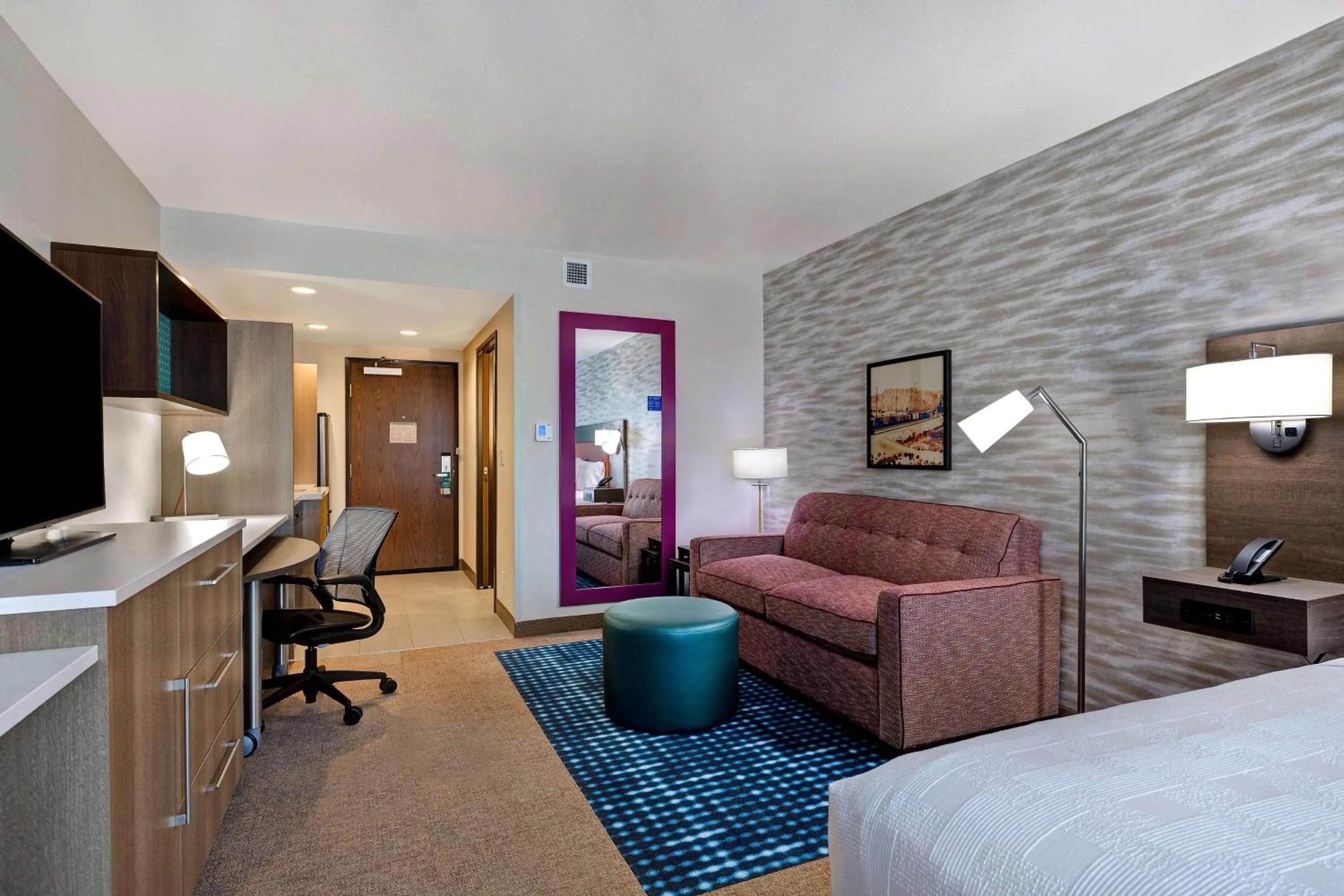 Bedroom, Bed in Home2 Suites By Hilton Barstow, Ca